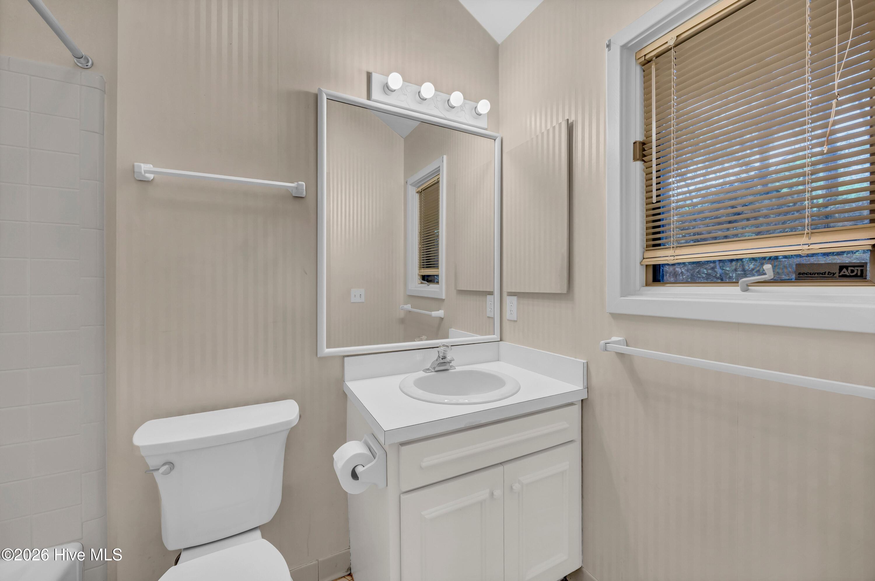 100566682 | Photo 26