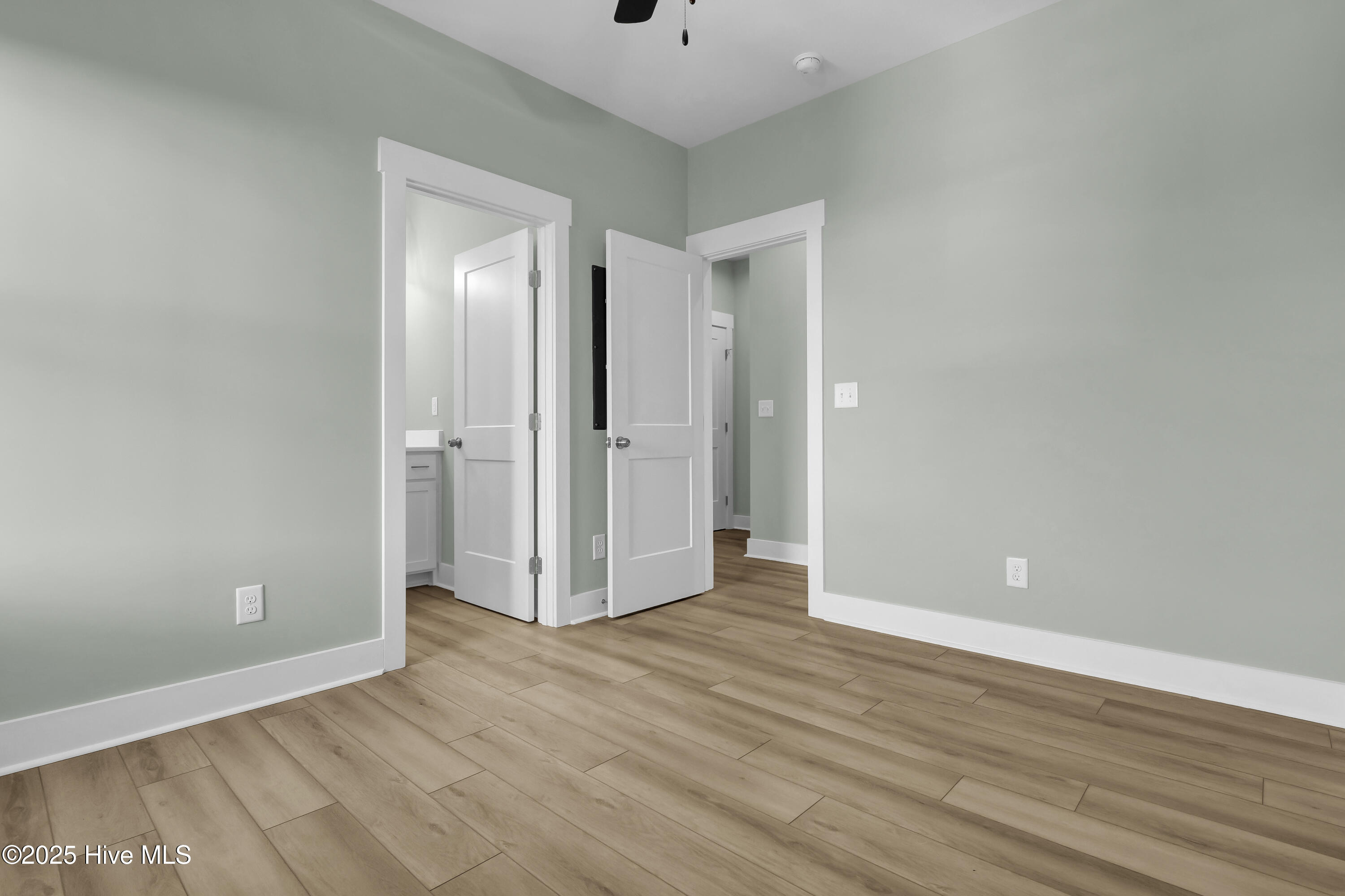 100542555 | Photo 38