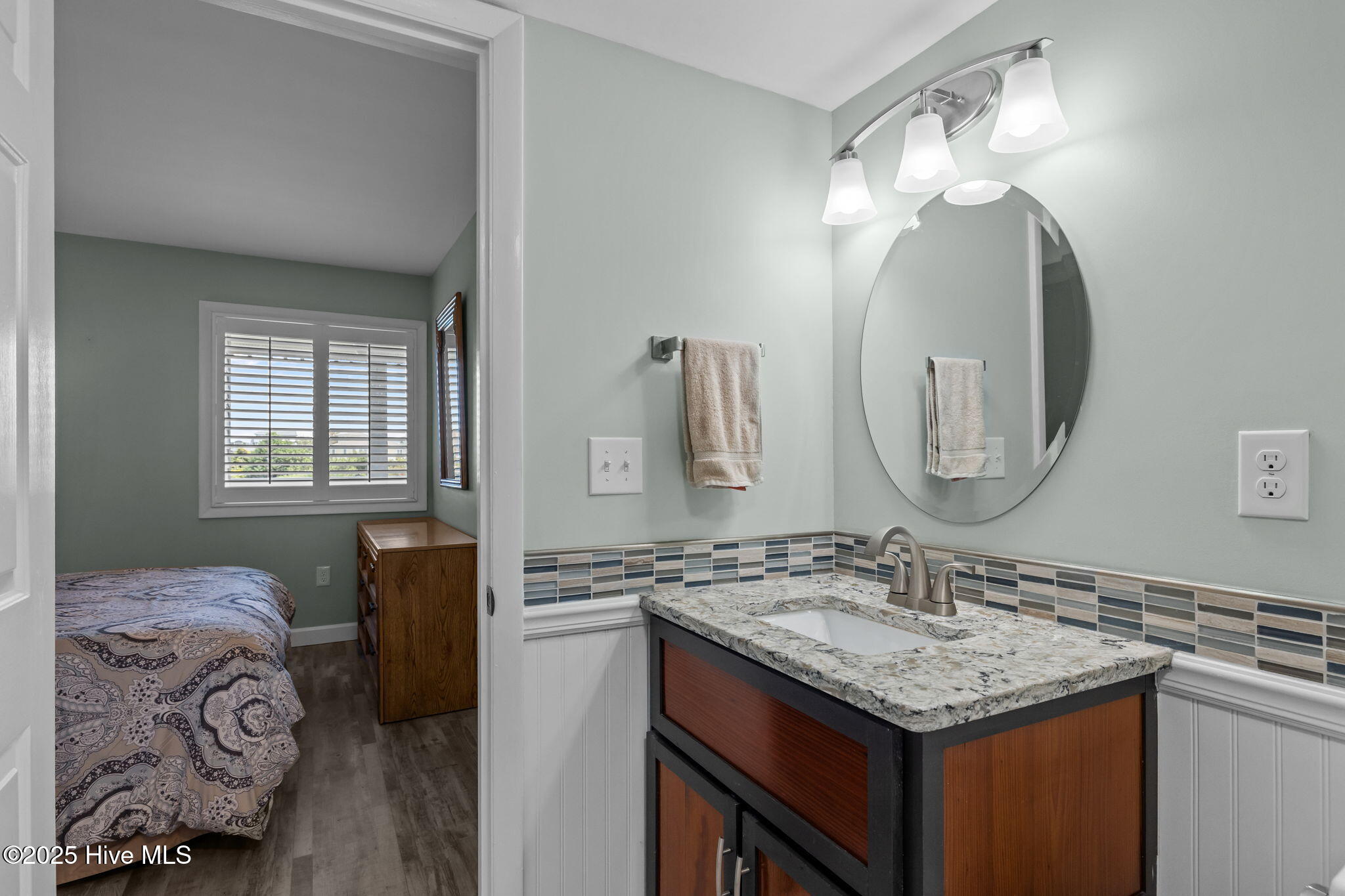 100518797 | Photo 17