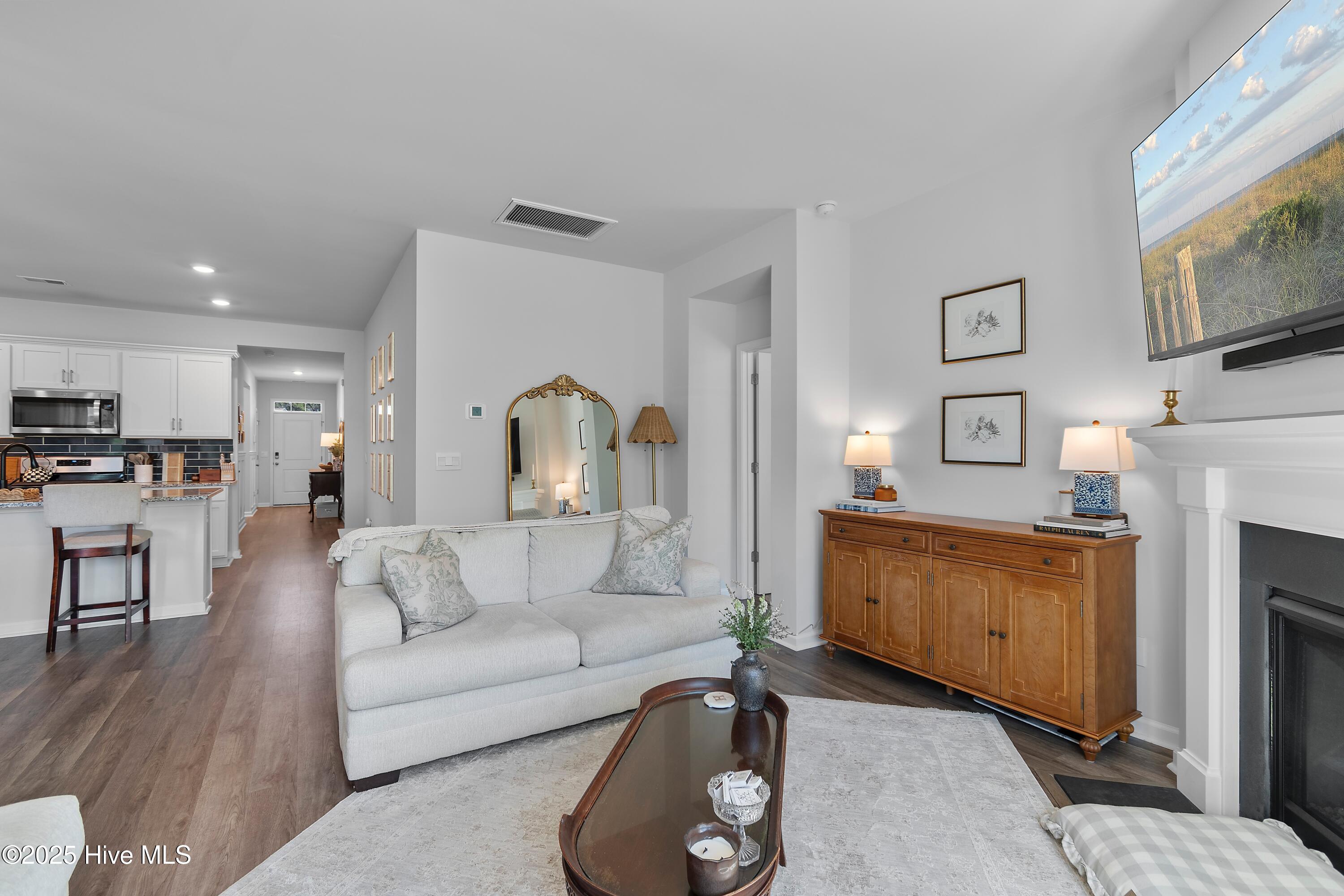 100538453 | Photo 16