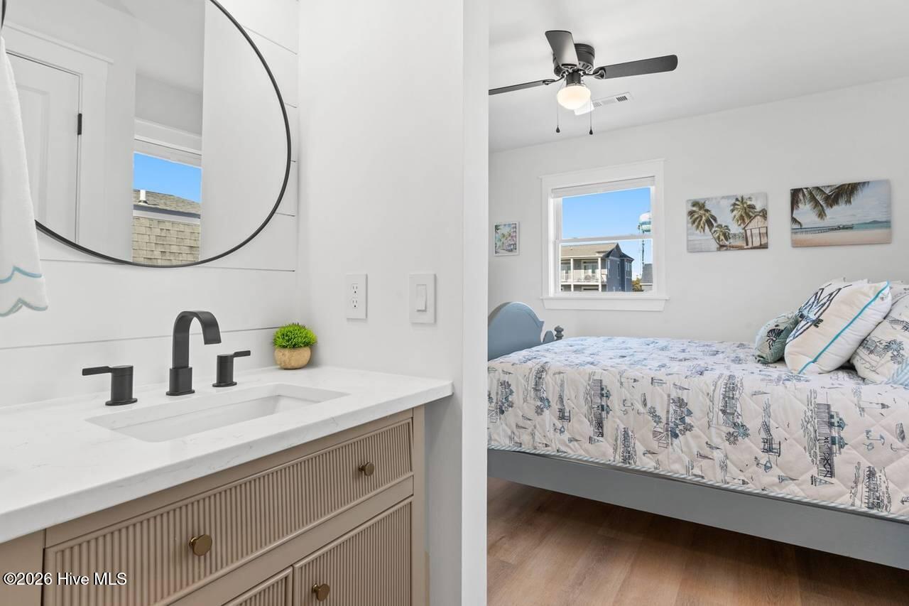 100553322 | Photo 32