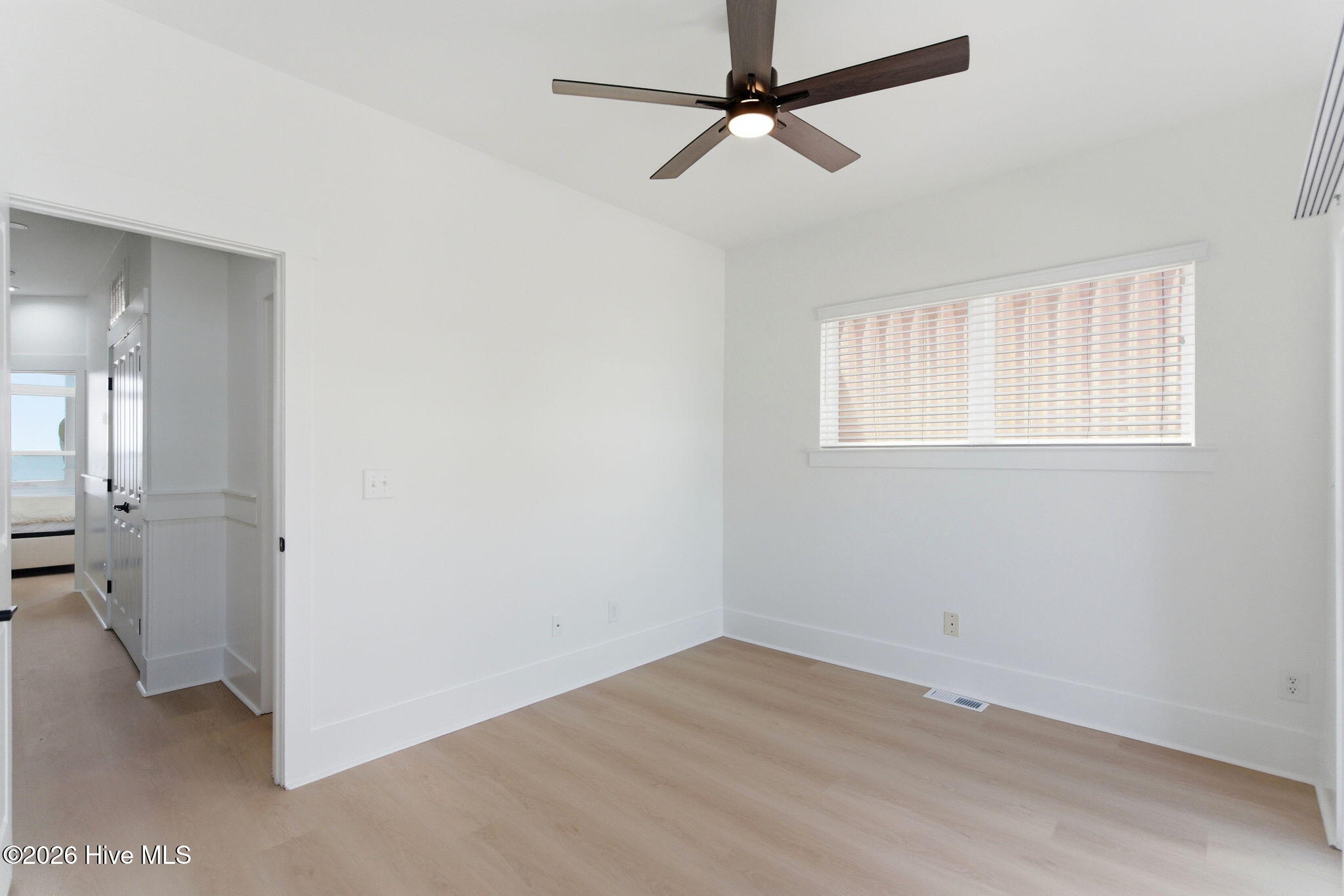 100570337 | Photo 52