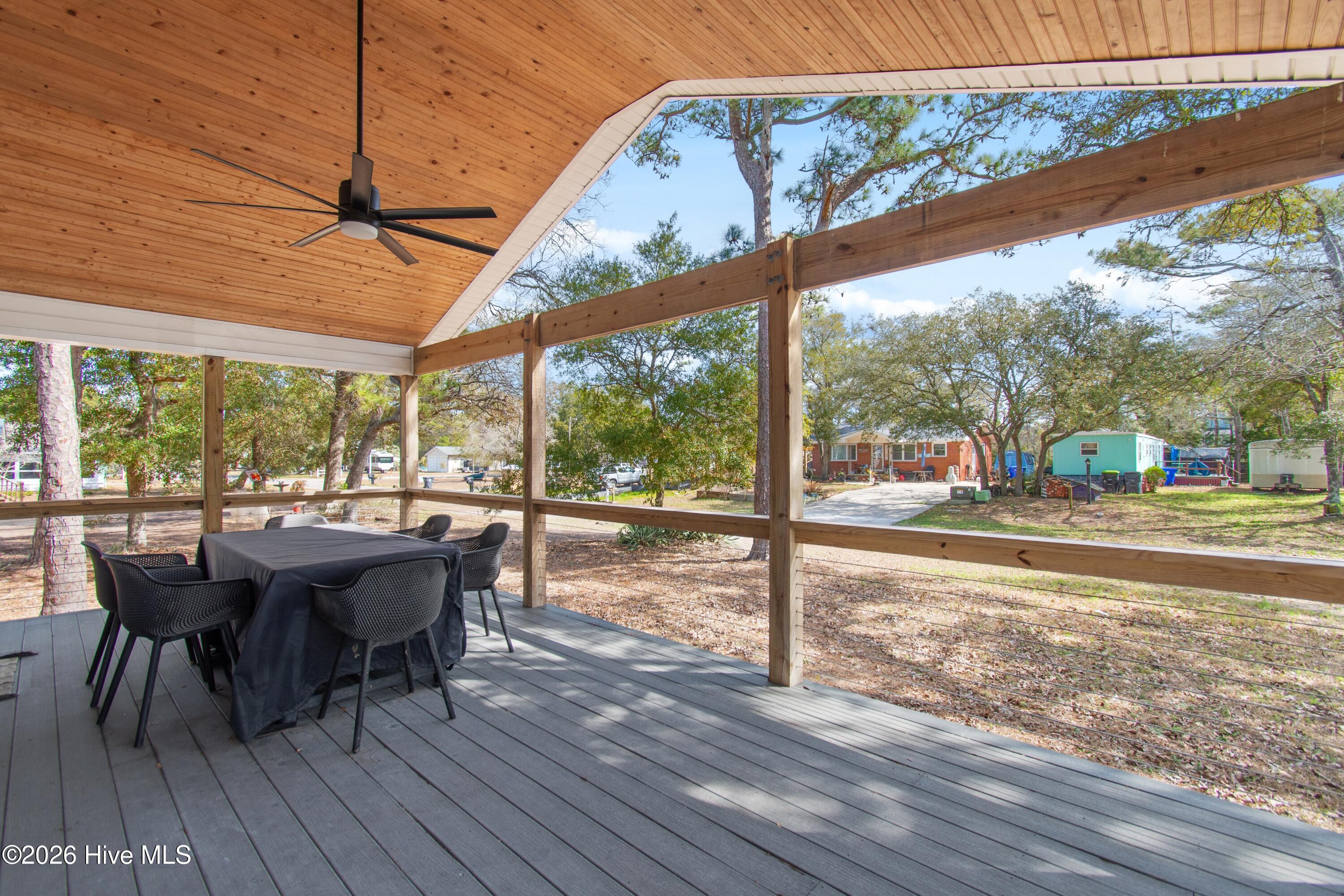 100561306 | Photo 18