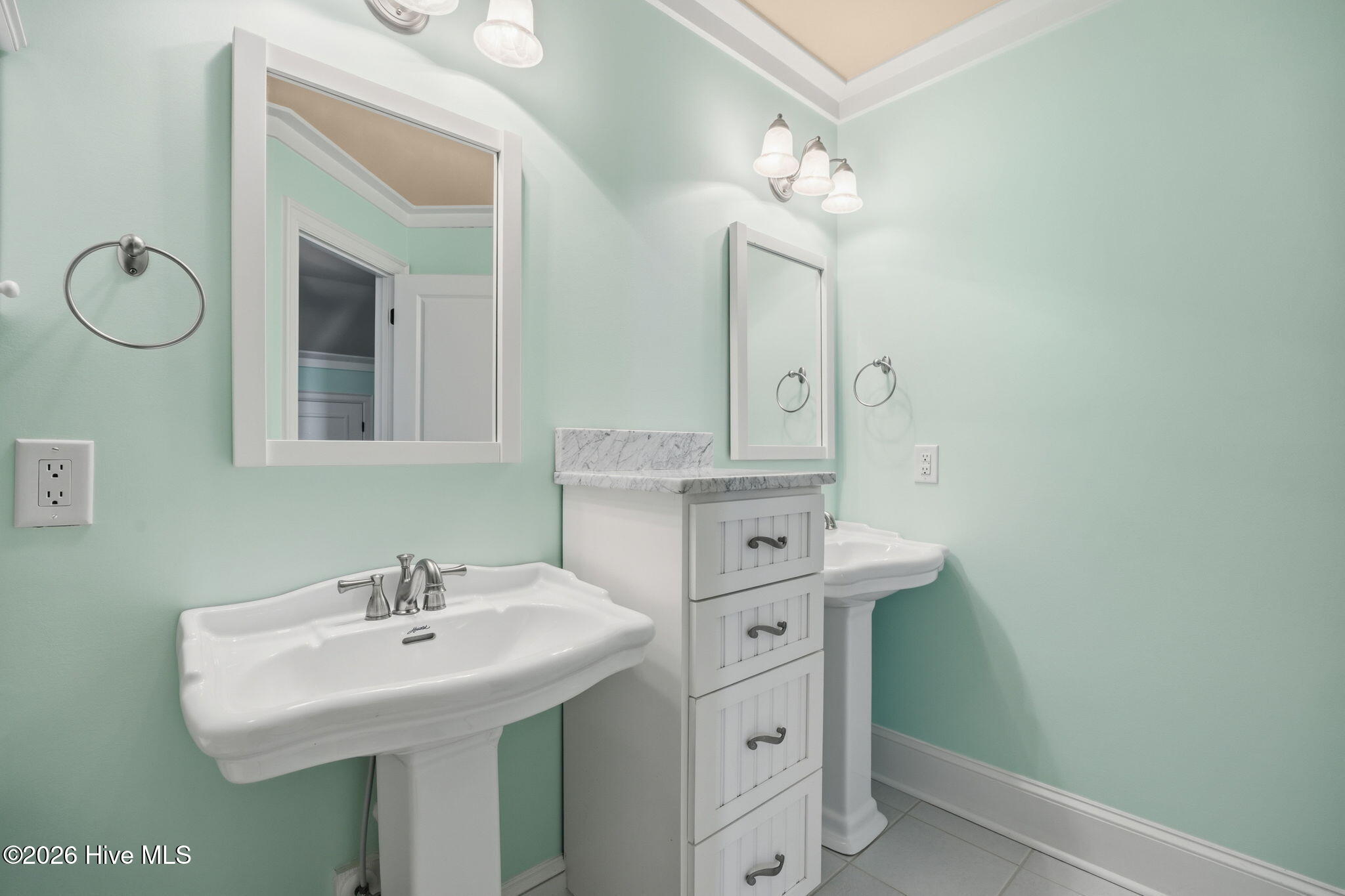 100561060 | Photo 37