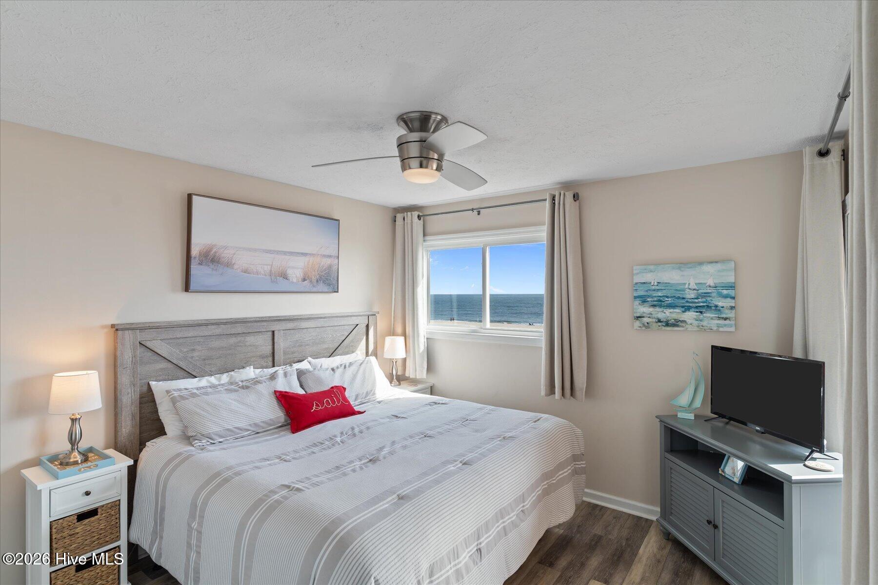 100564383 | Photo 32