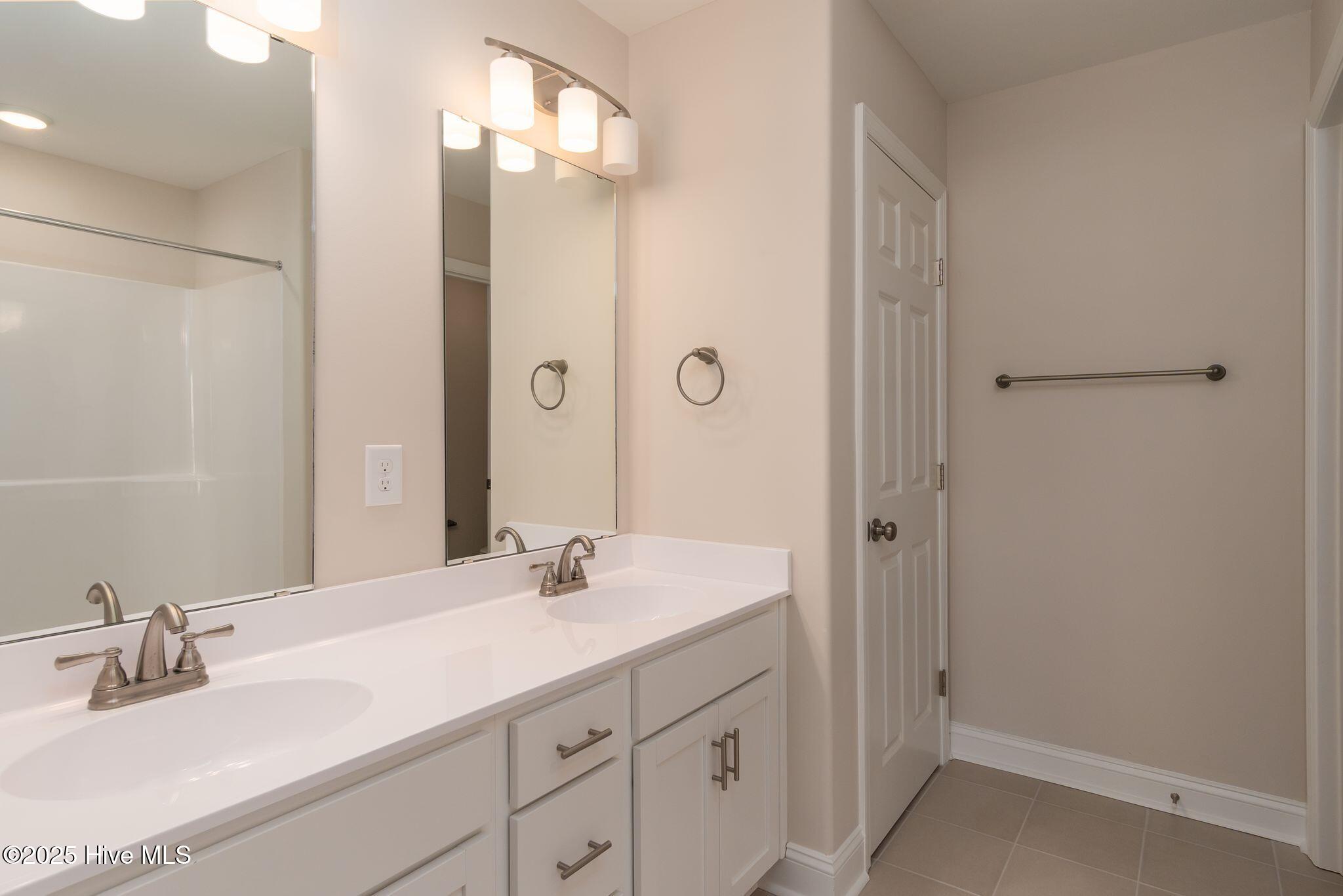 100531005 | Photo 30