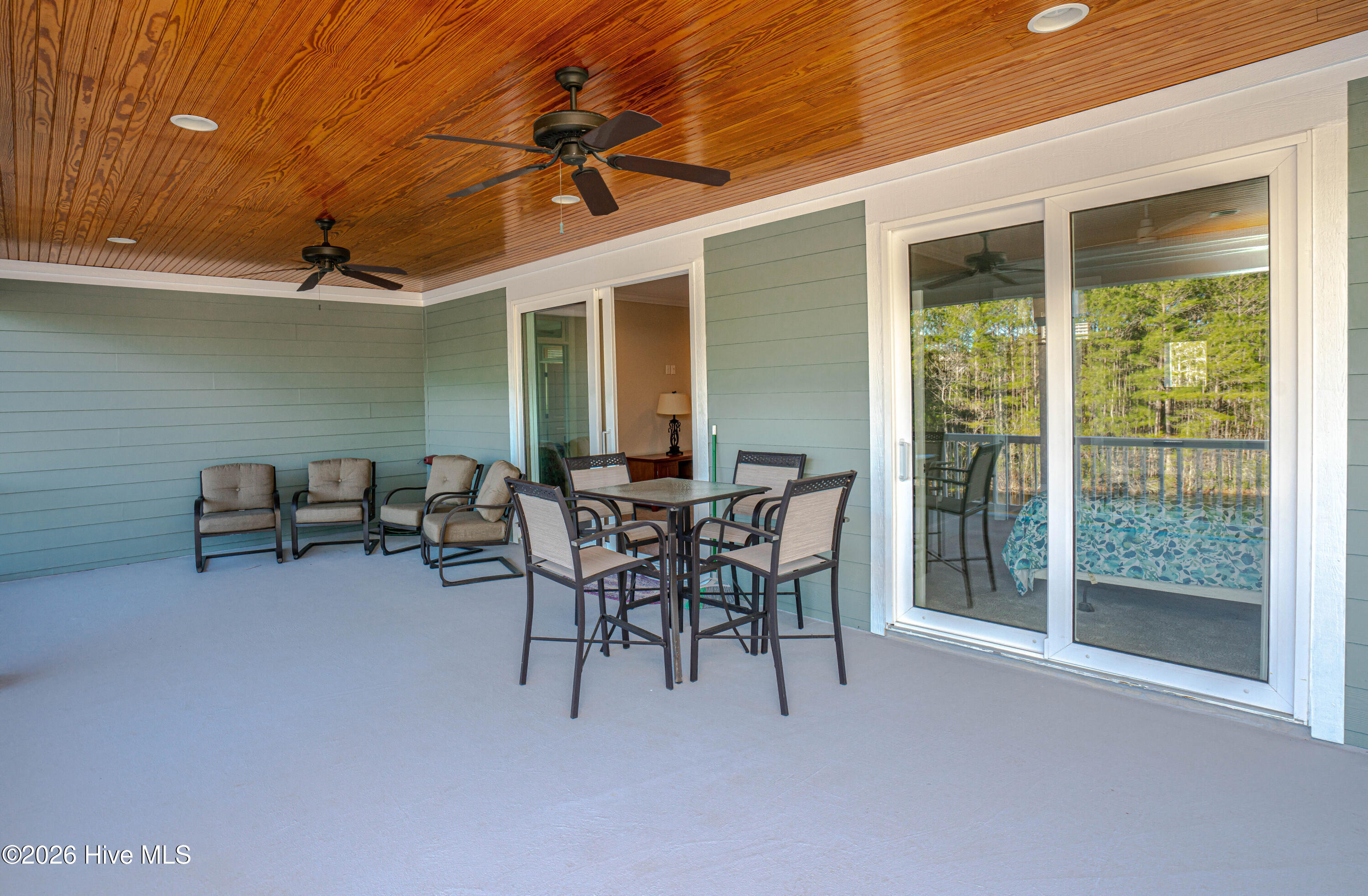 100550389 | Photo 65