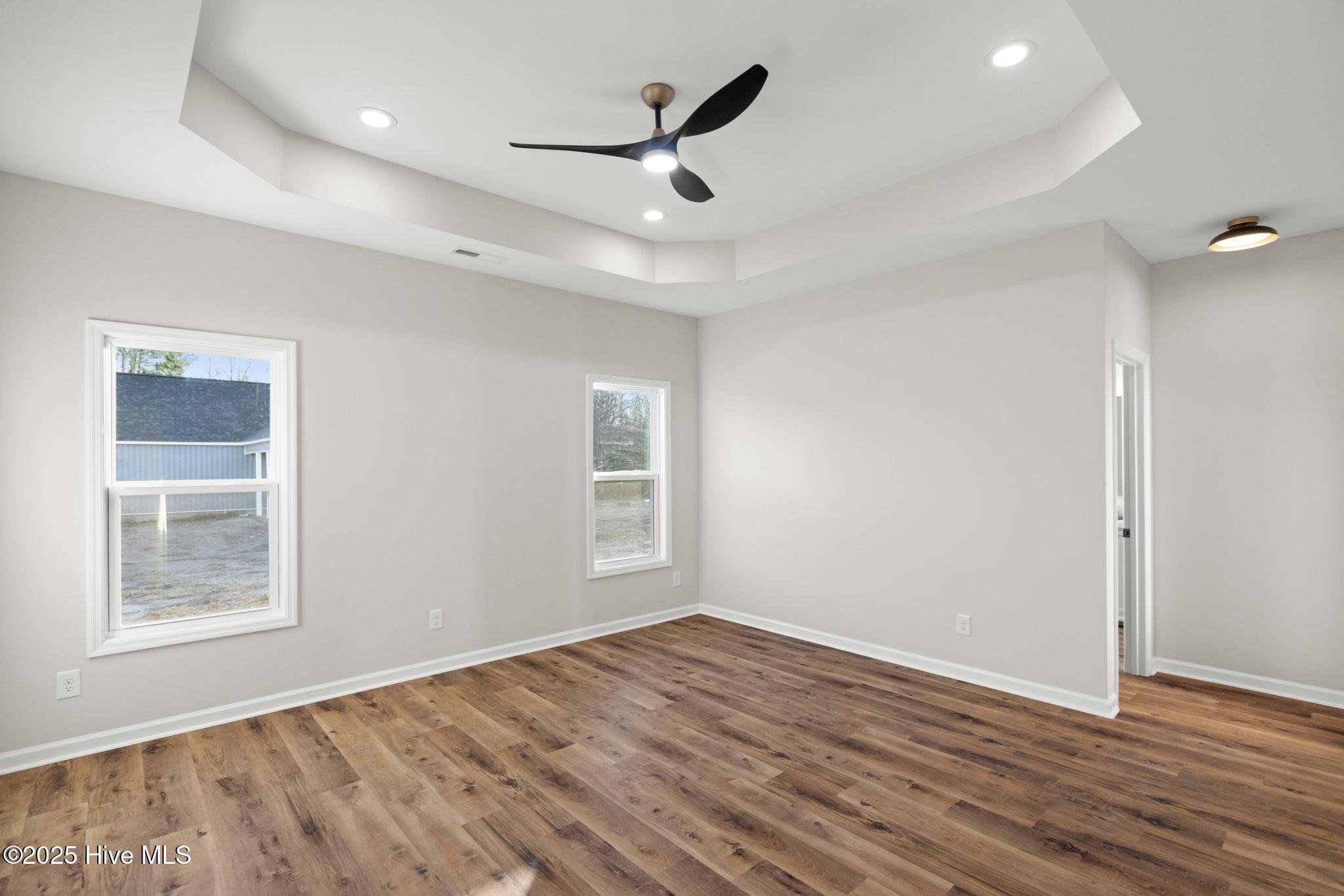 100557317 | Photo 19