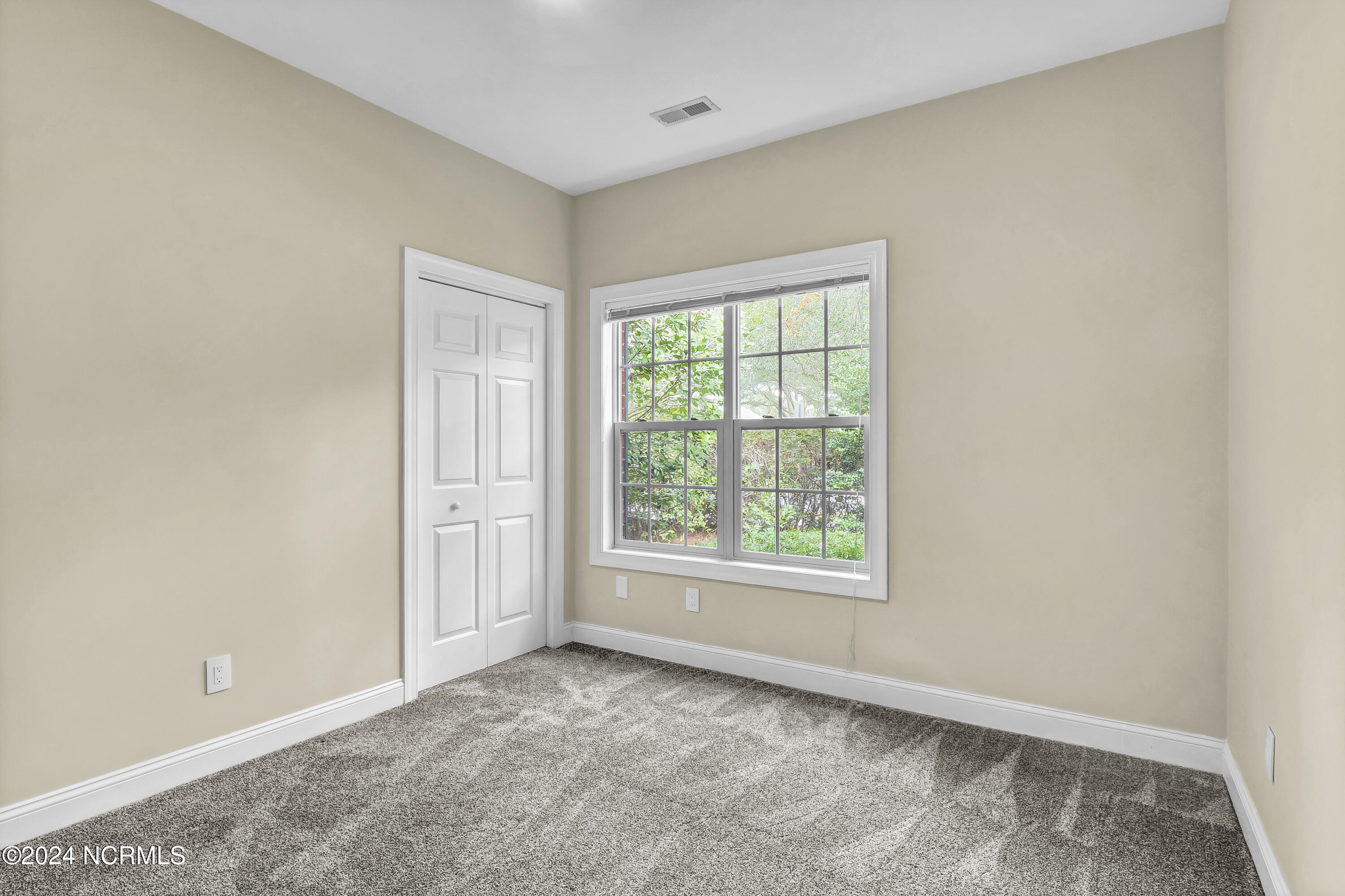 100567589 | Photo 21