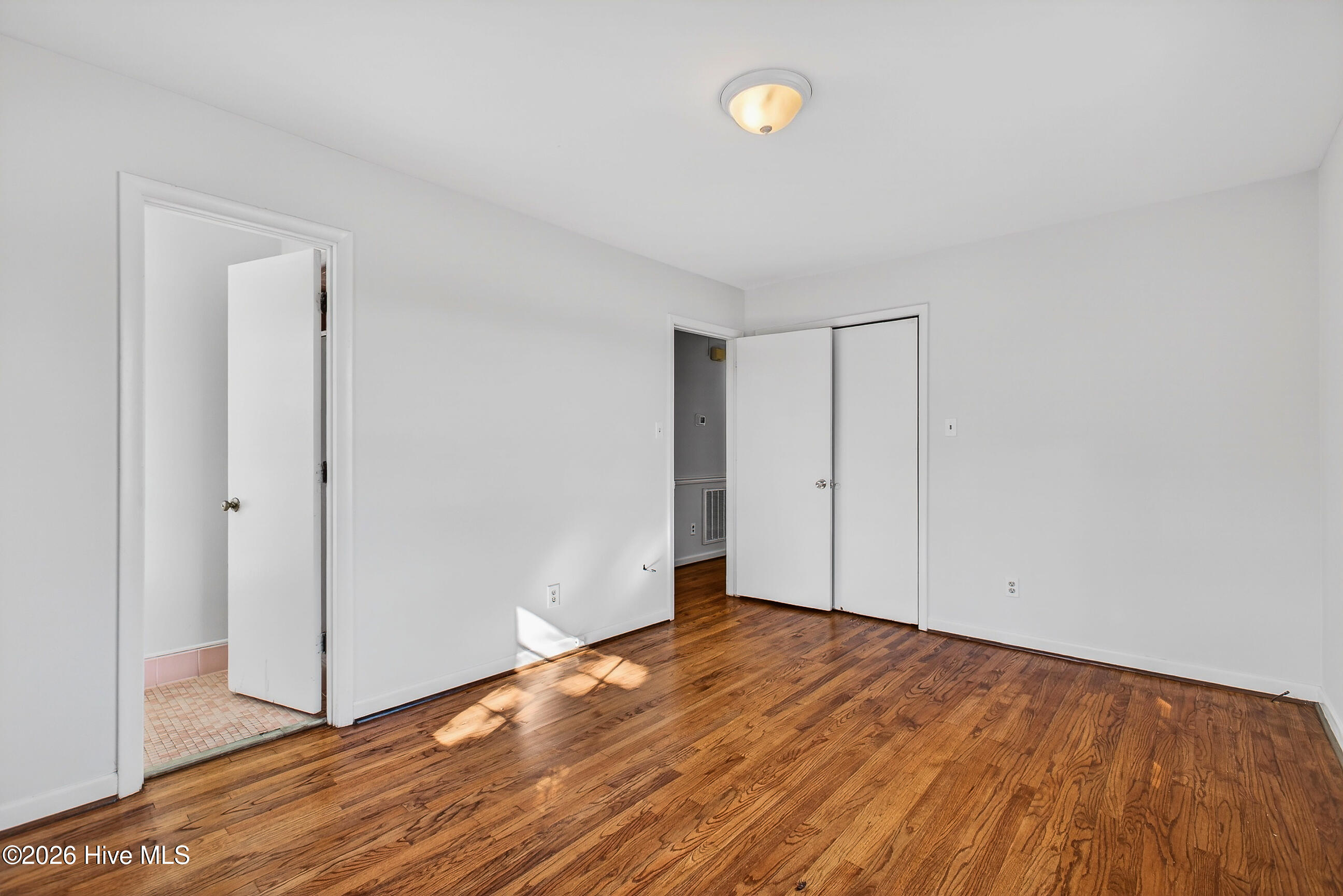 100548057 | Photo 18