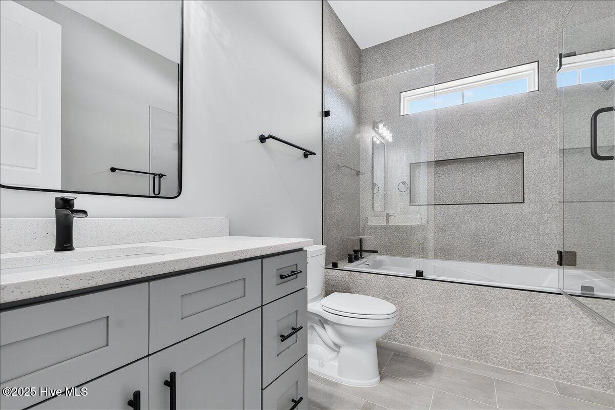 100541548 | Photo 22