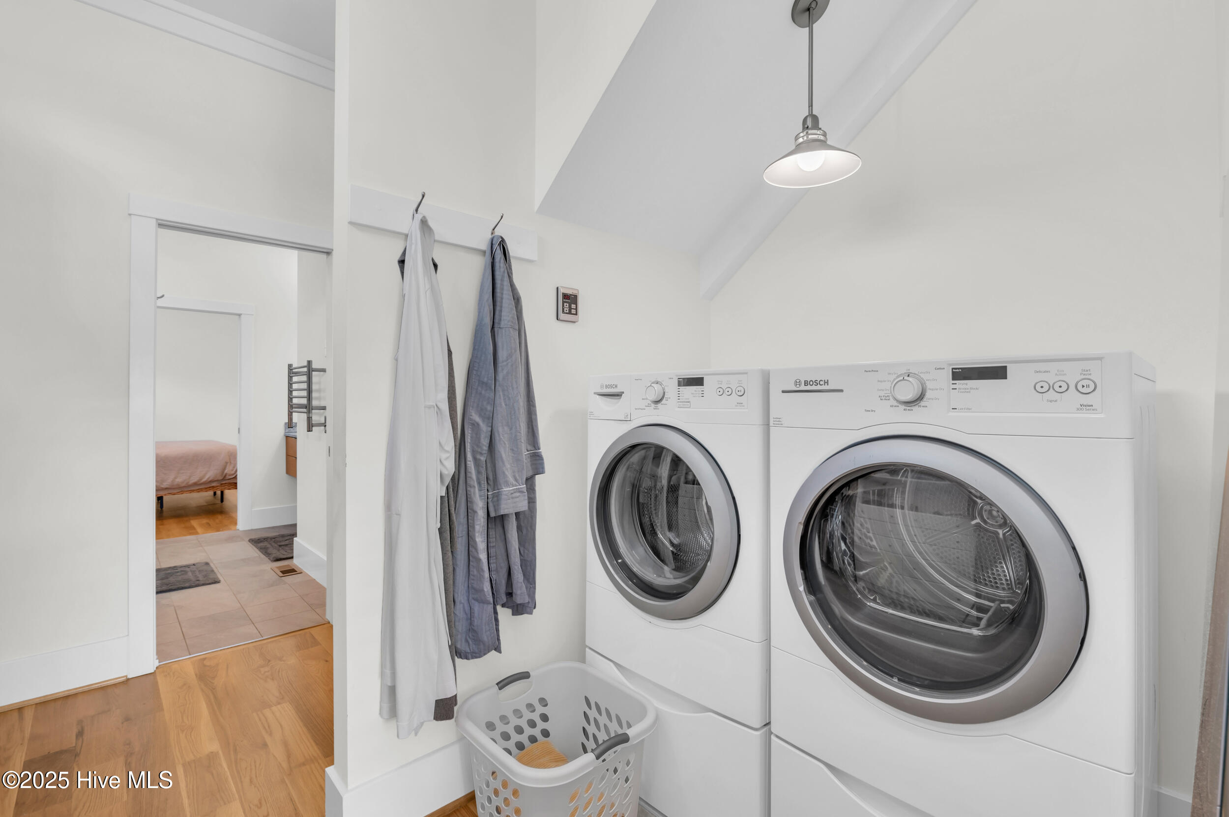 100532568 | Photo 24