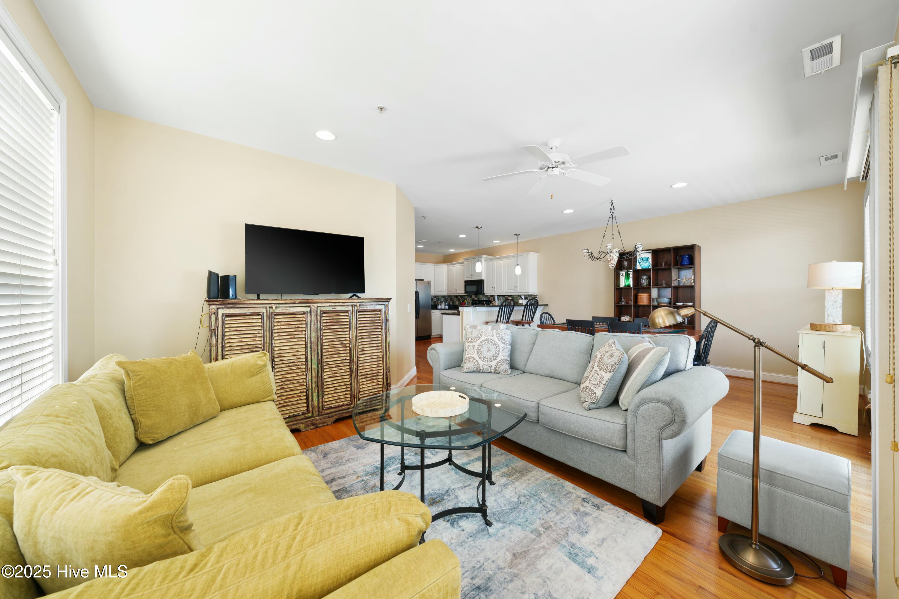 100552218 | Photo 21