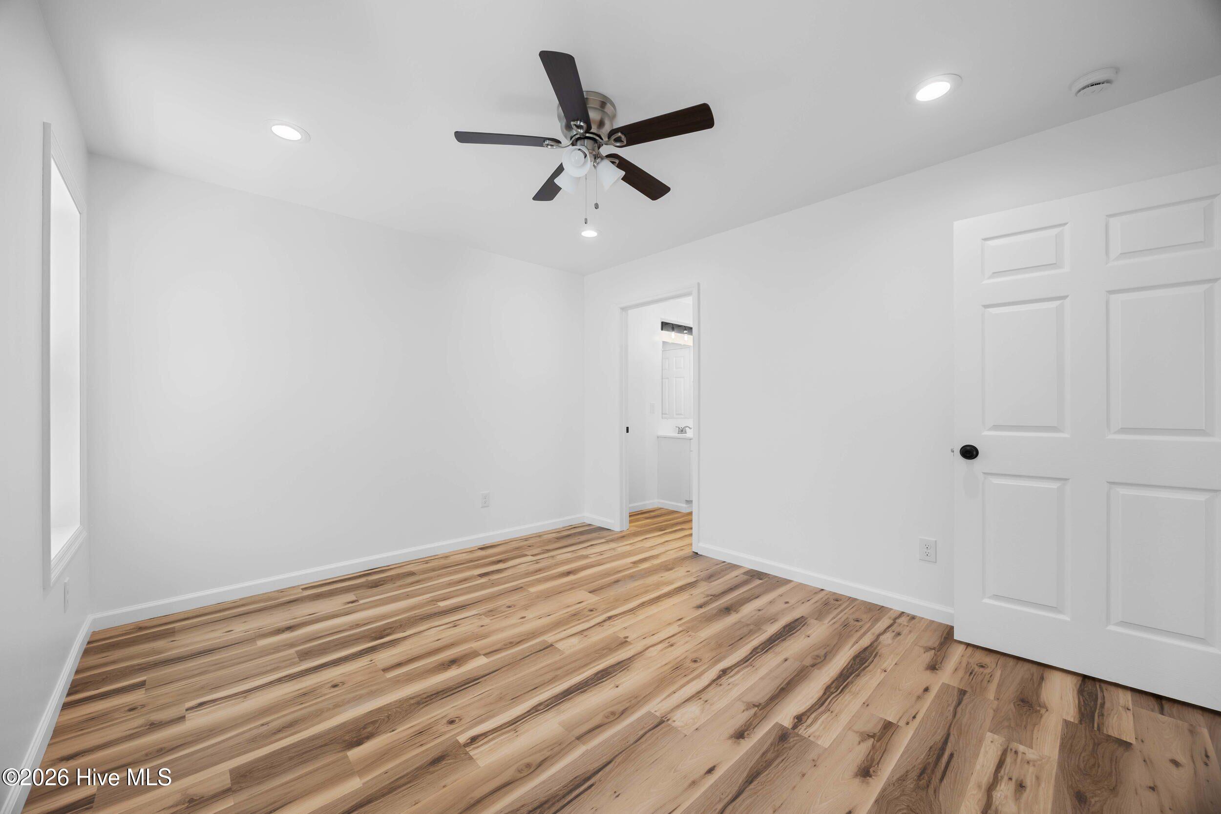 100561375 | Photo 20