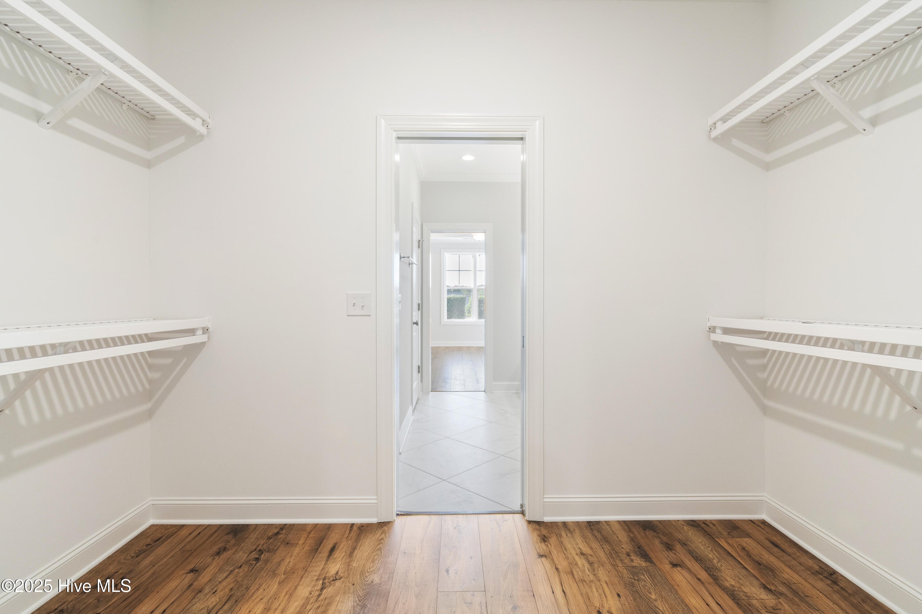 100522089 | Photo 28