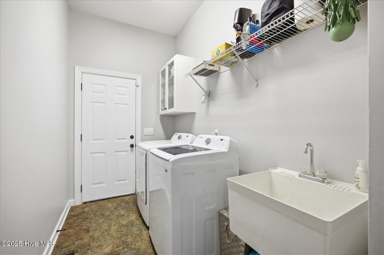 100542607 | Photo 35