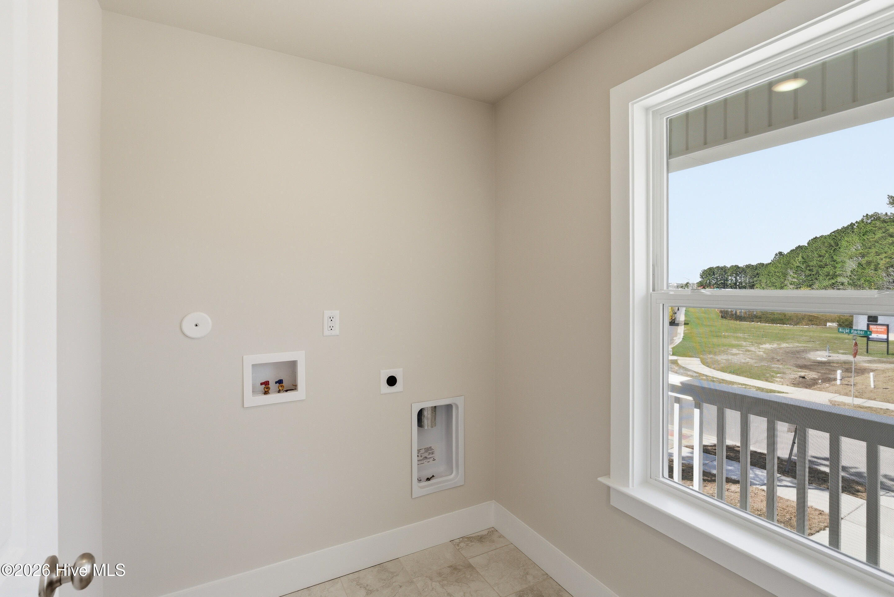 100547597 | Photo 34