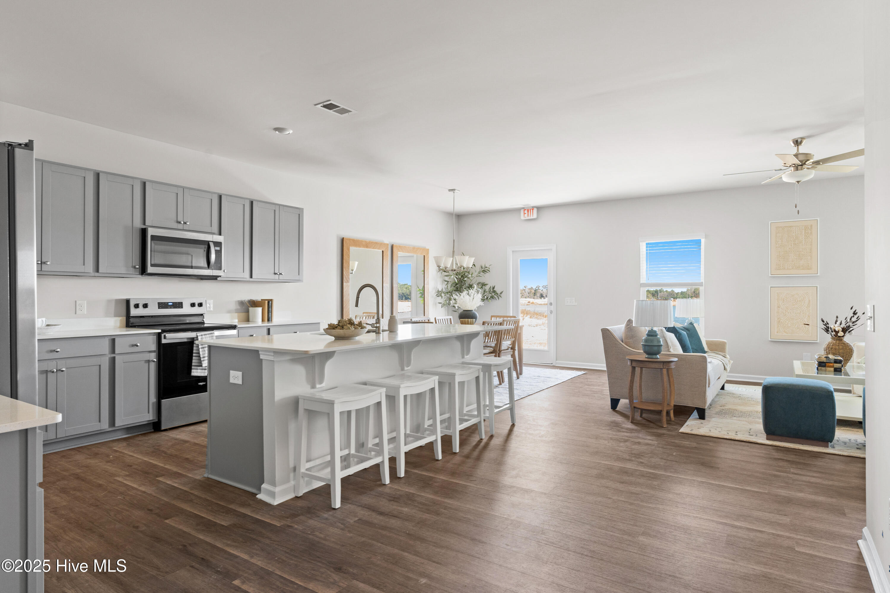 100538180 | Photo 16