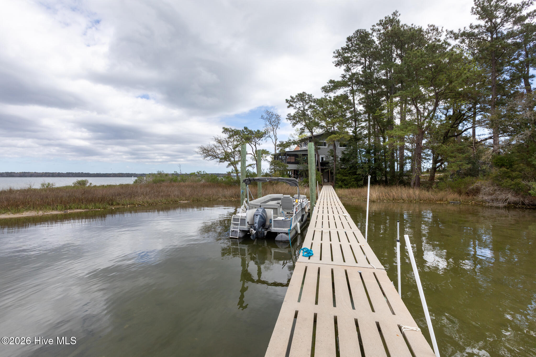 100565718 | Photo 57