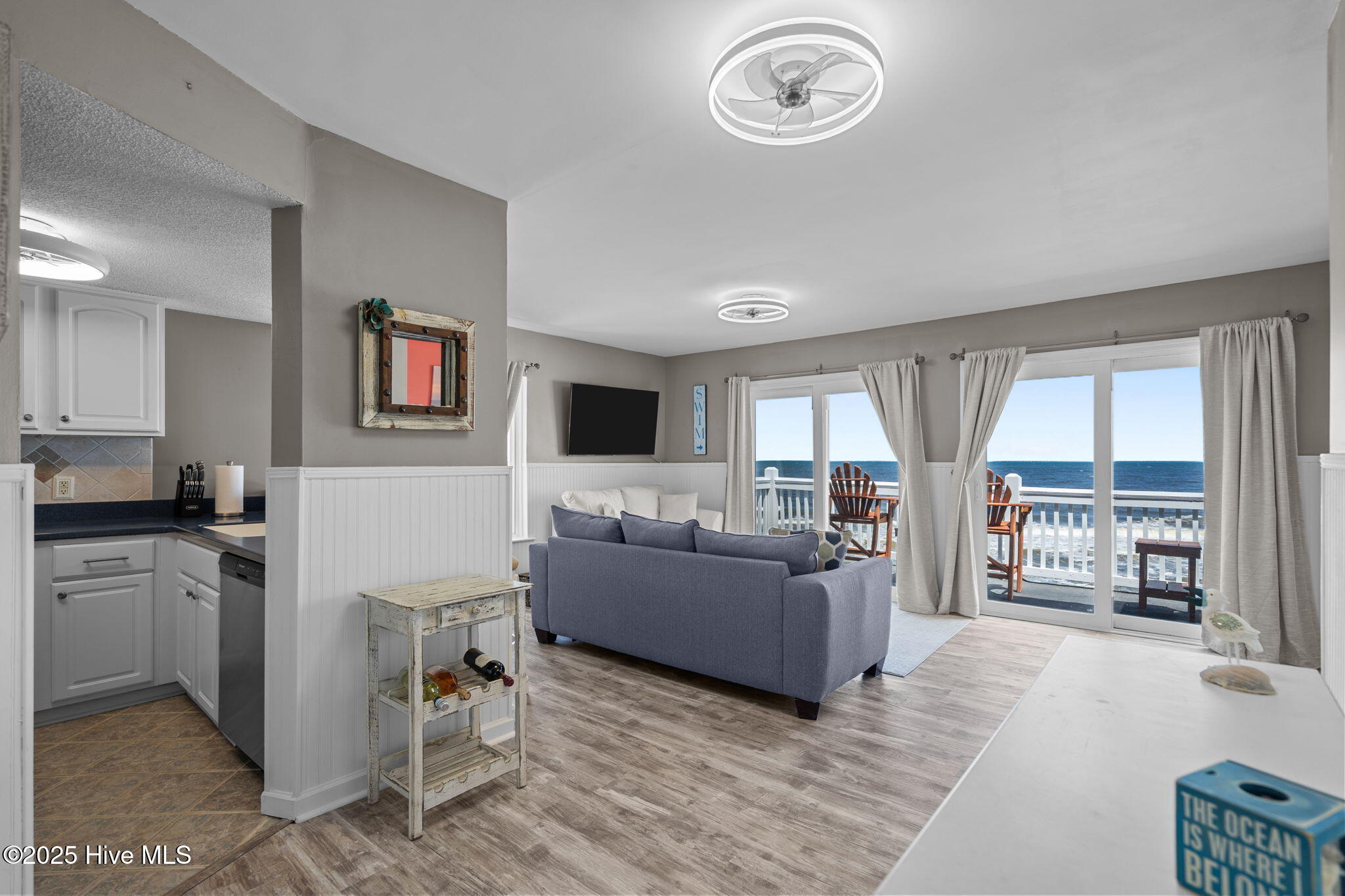 1518 Carolina Beach Avenue N D9, Carolina Beach, NC 28428 – photo 18: living 1