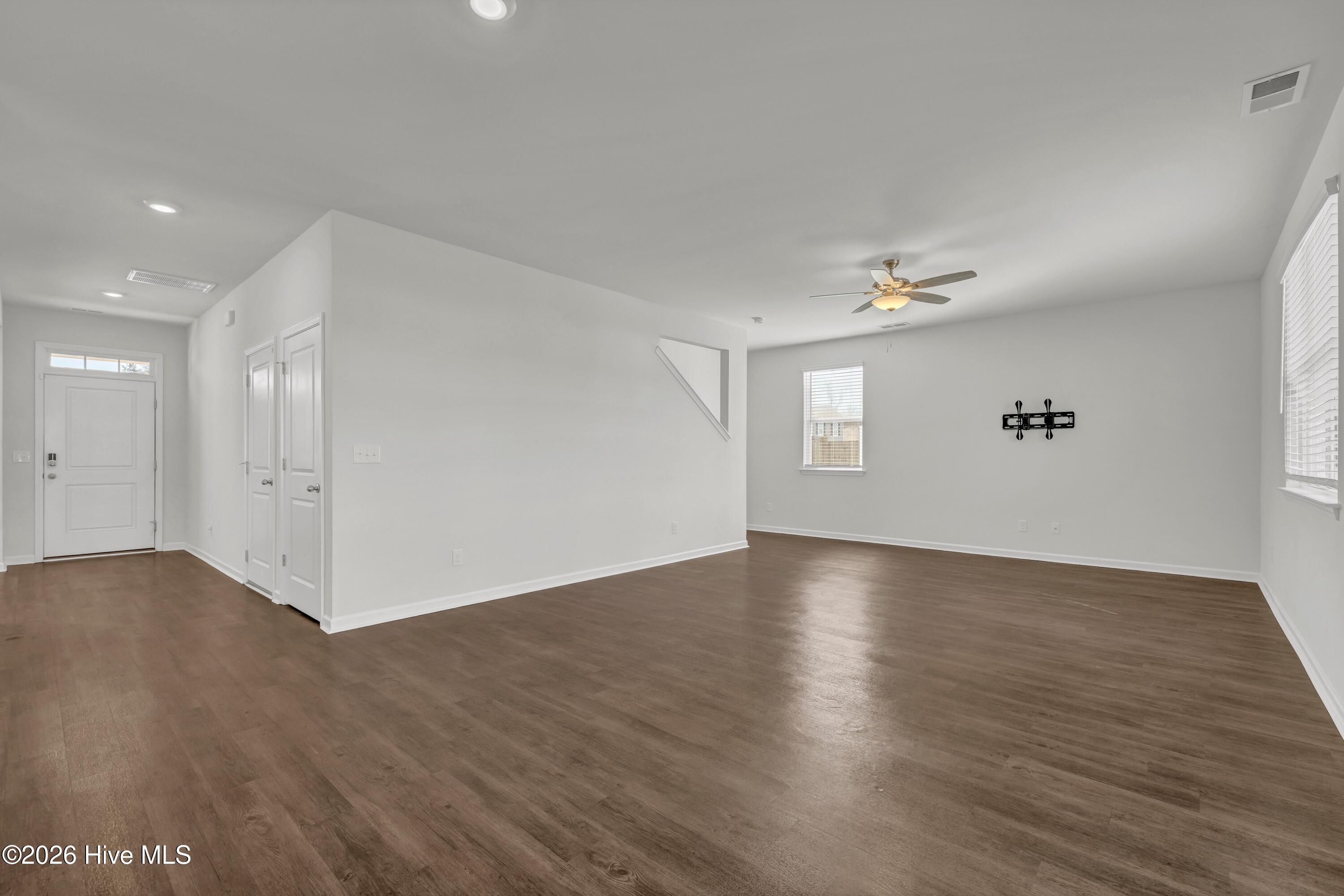 100549338 | Photo 10