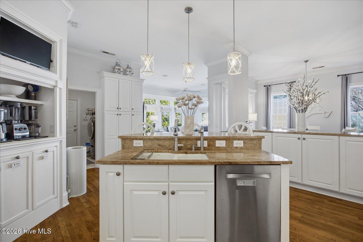 100547211 | Photo 20