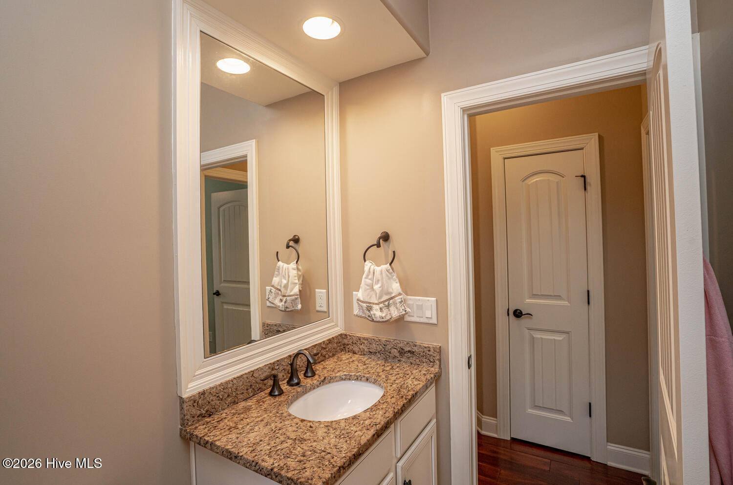 100552025 | Photo 49