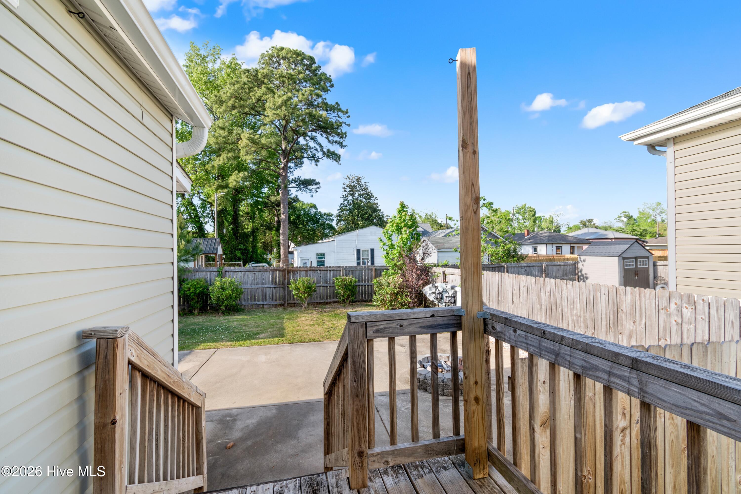 100568086 | Photo 33