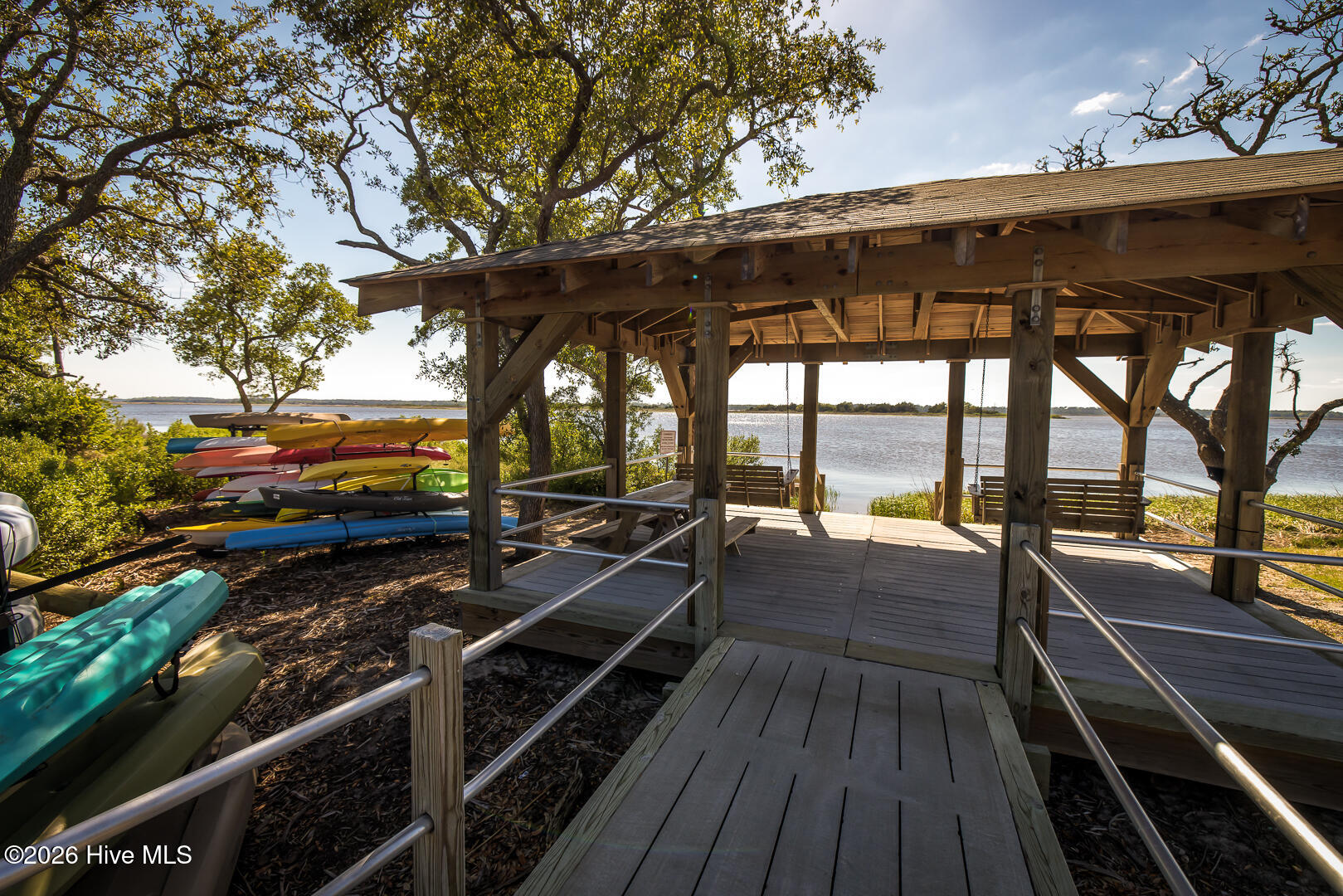 100570599 | Photo 34