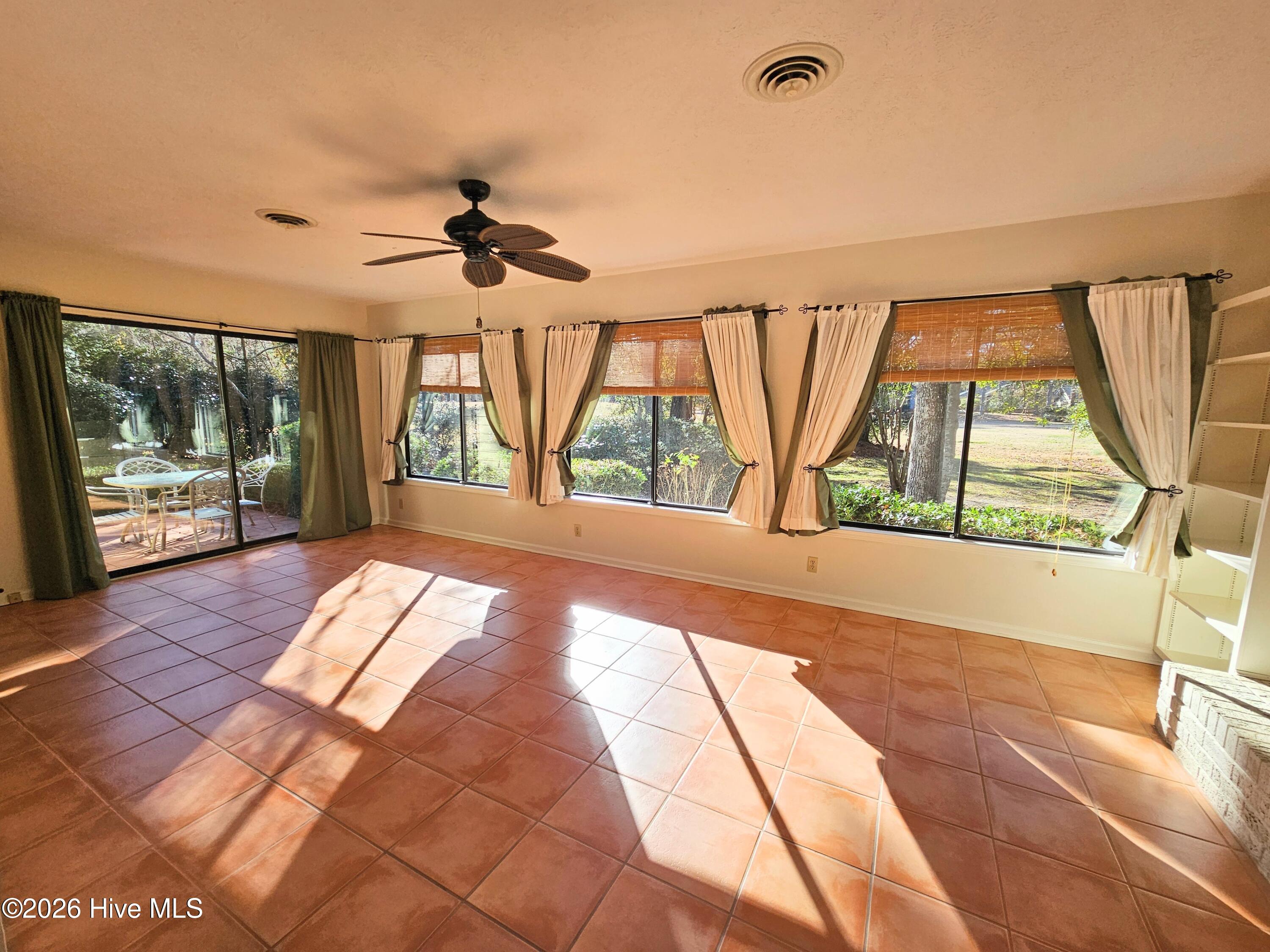 100547650 | Photo 15