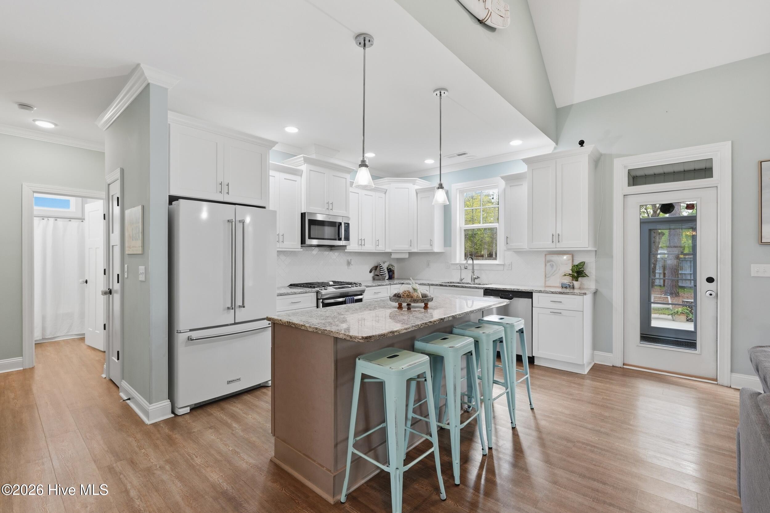 100565388 | Photo 19