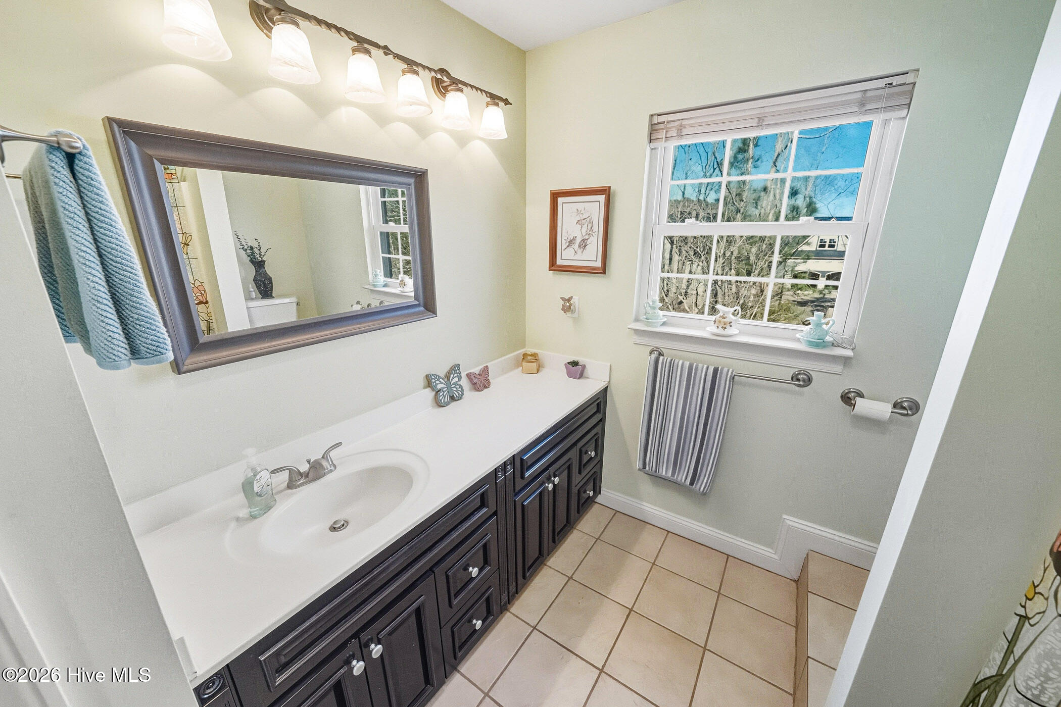 2nd Floor Bathoom