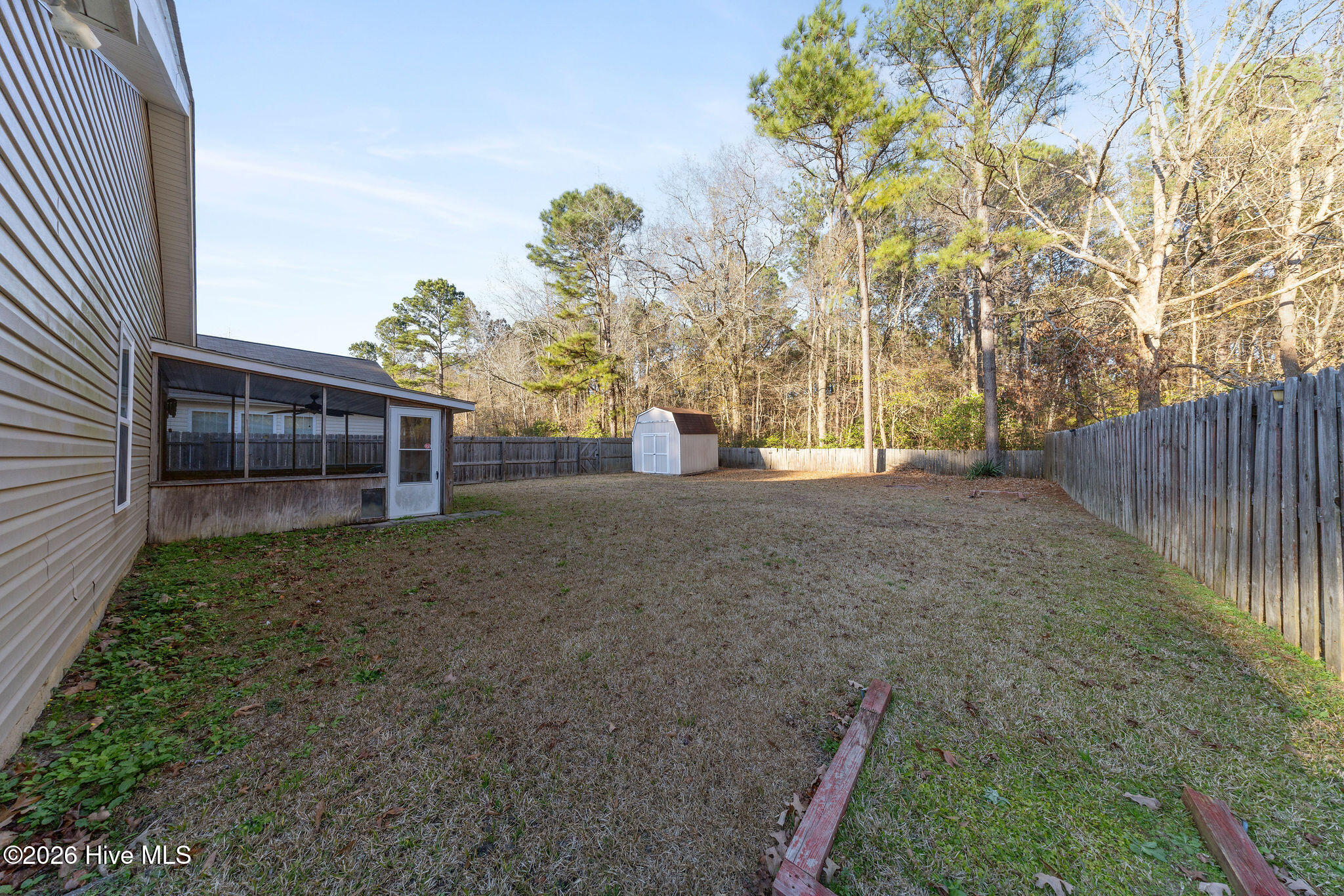 100548212 | Photo 25