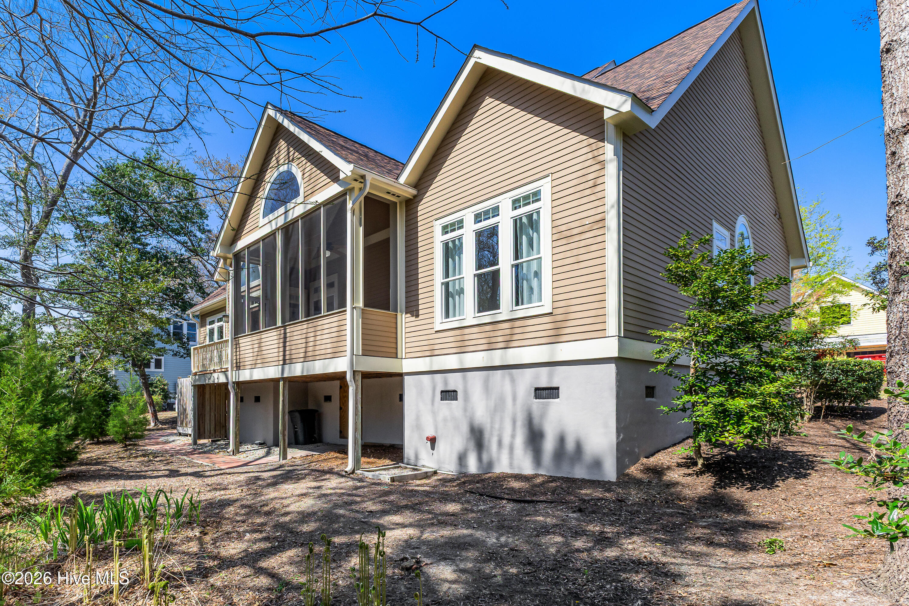 100563168 | Photo 46