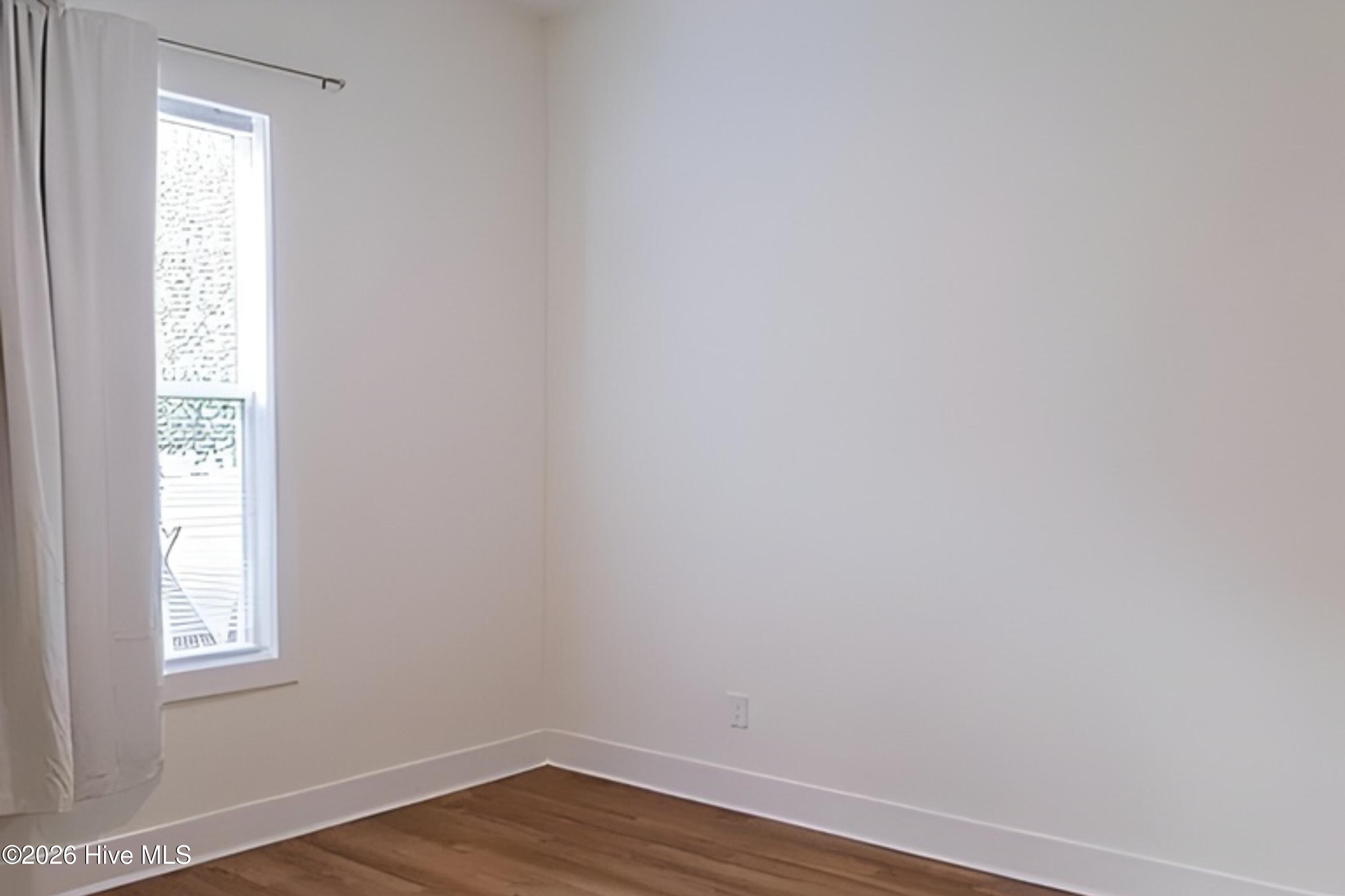 100568666 | Photo 11