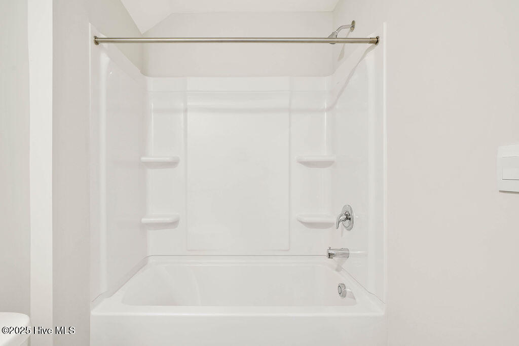 100561109 | Photo 33