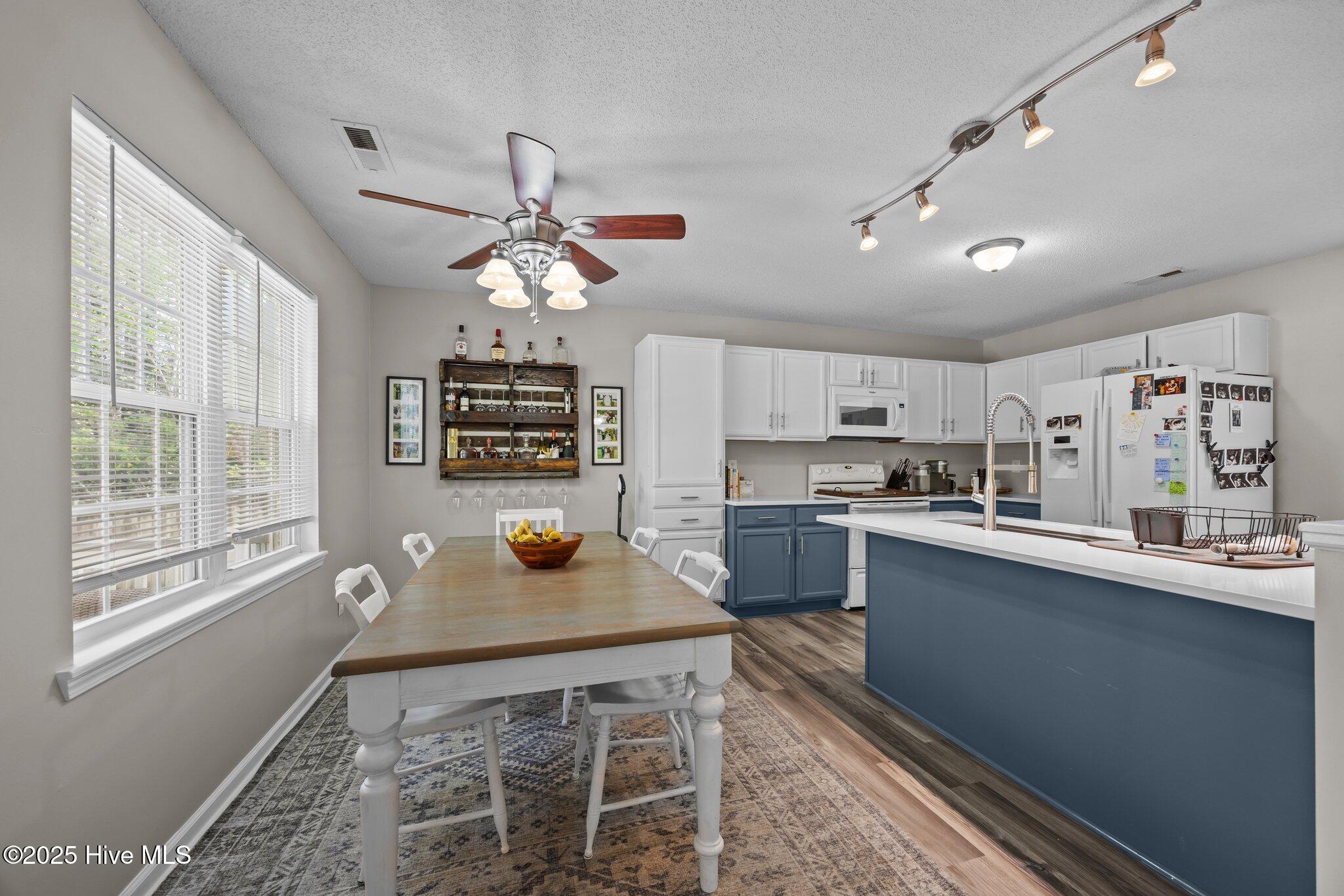 100567266 | Photo 14