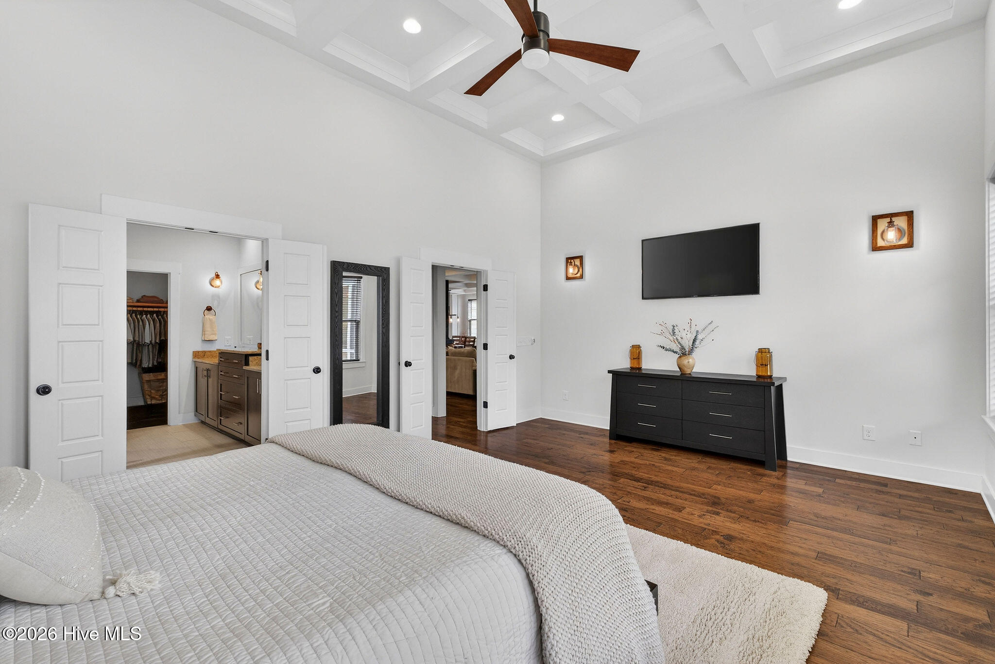 100561102 | Photo 30