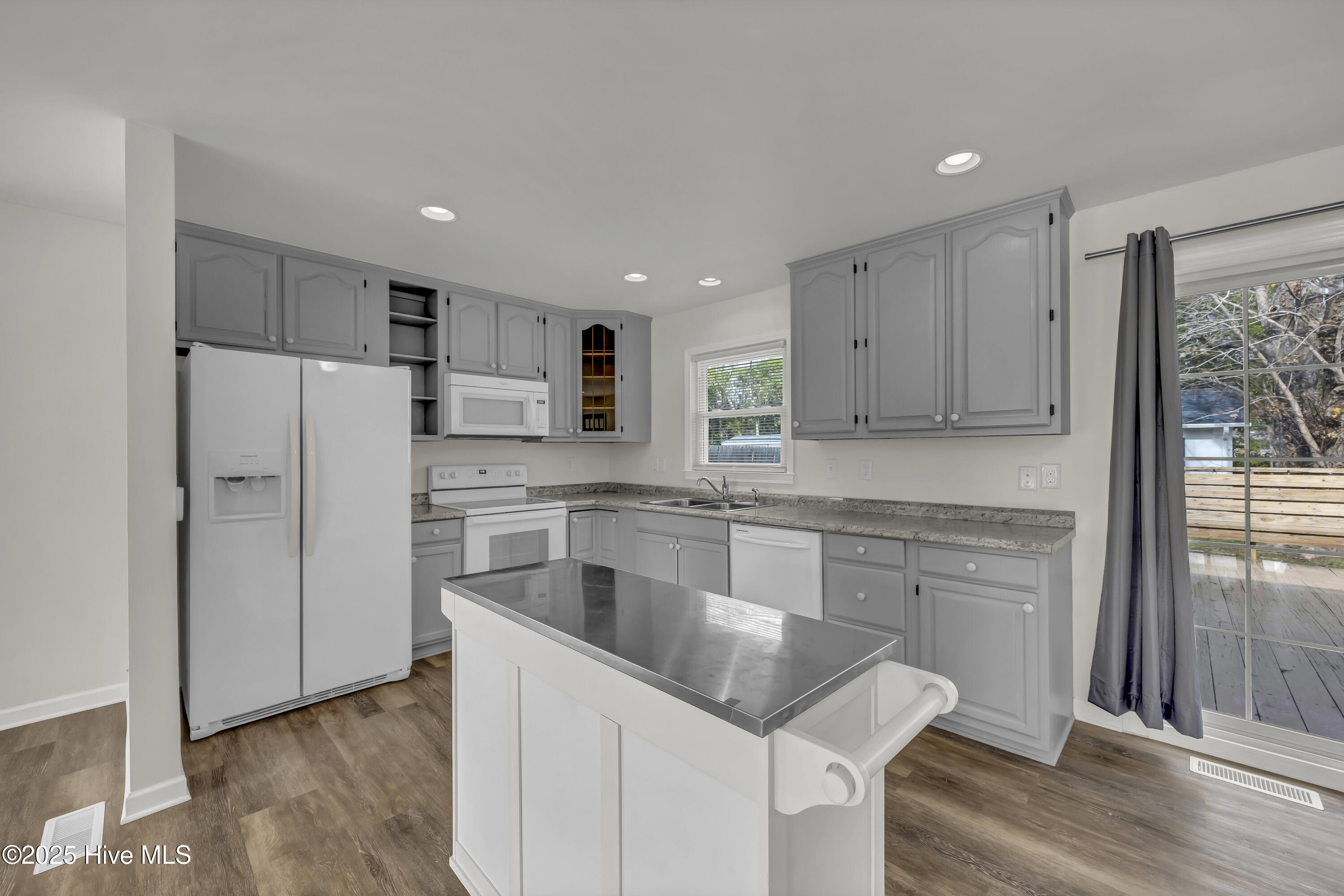 100543844 | Photo 12