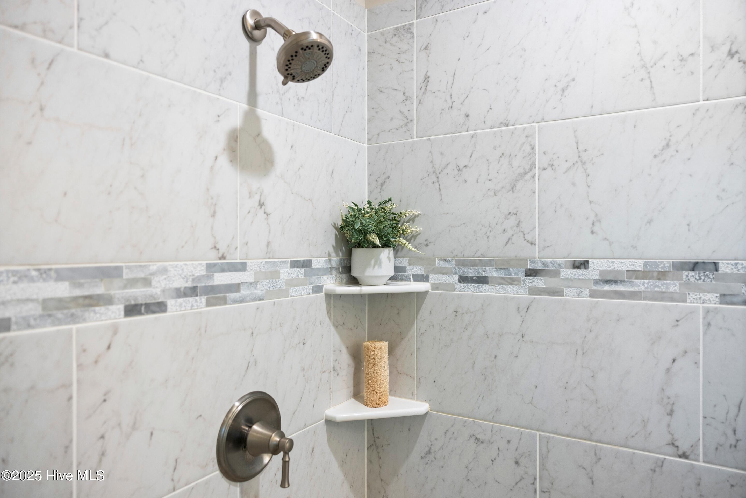 100532410 | Photo 36