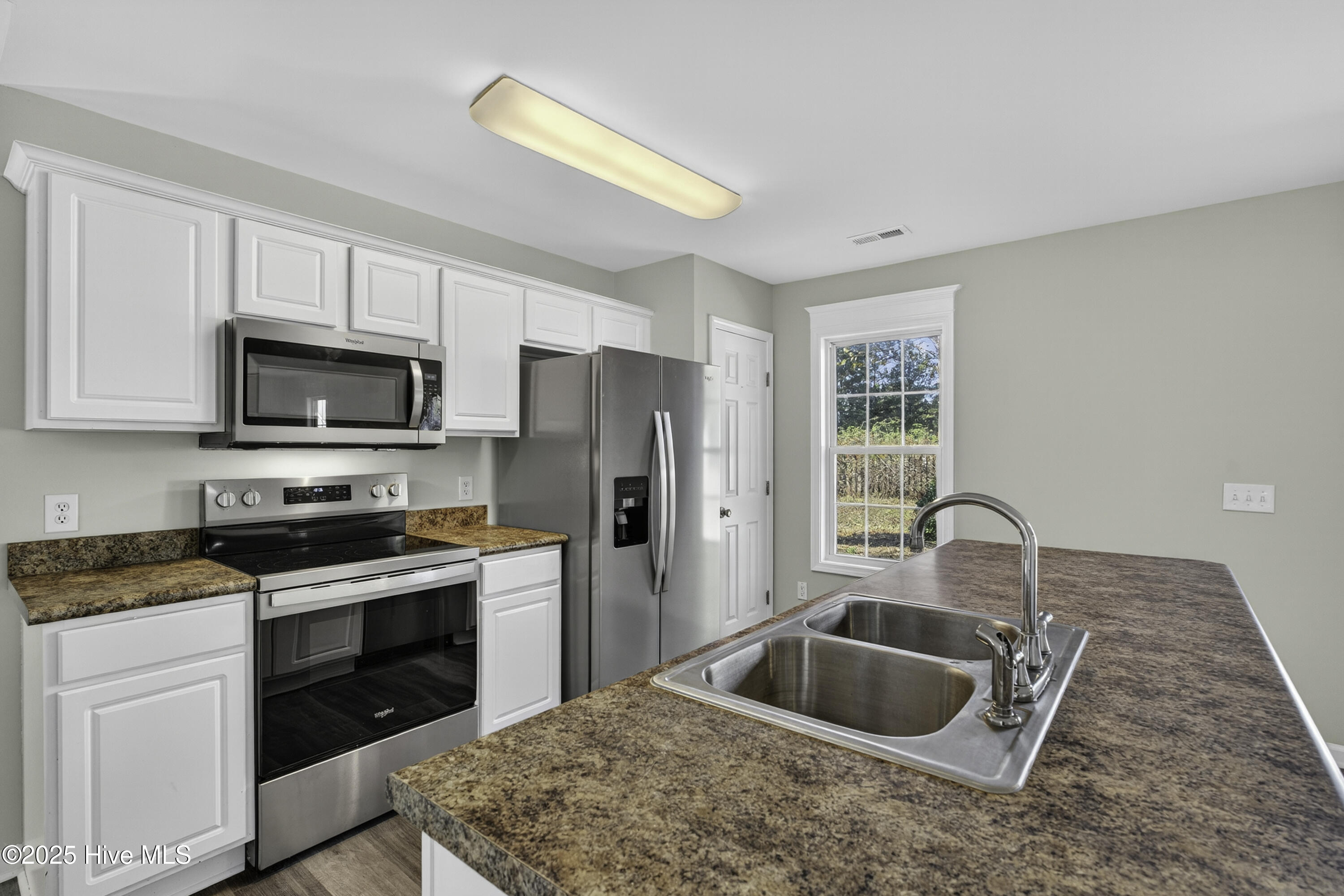 204 Larchmont Court, Burgaw, NC 28425 – photo 16: 204LarchmontFinal-22