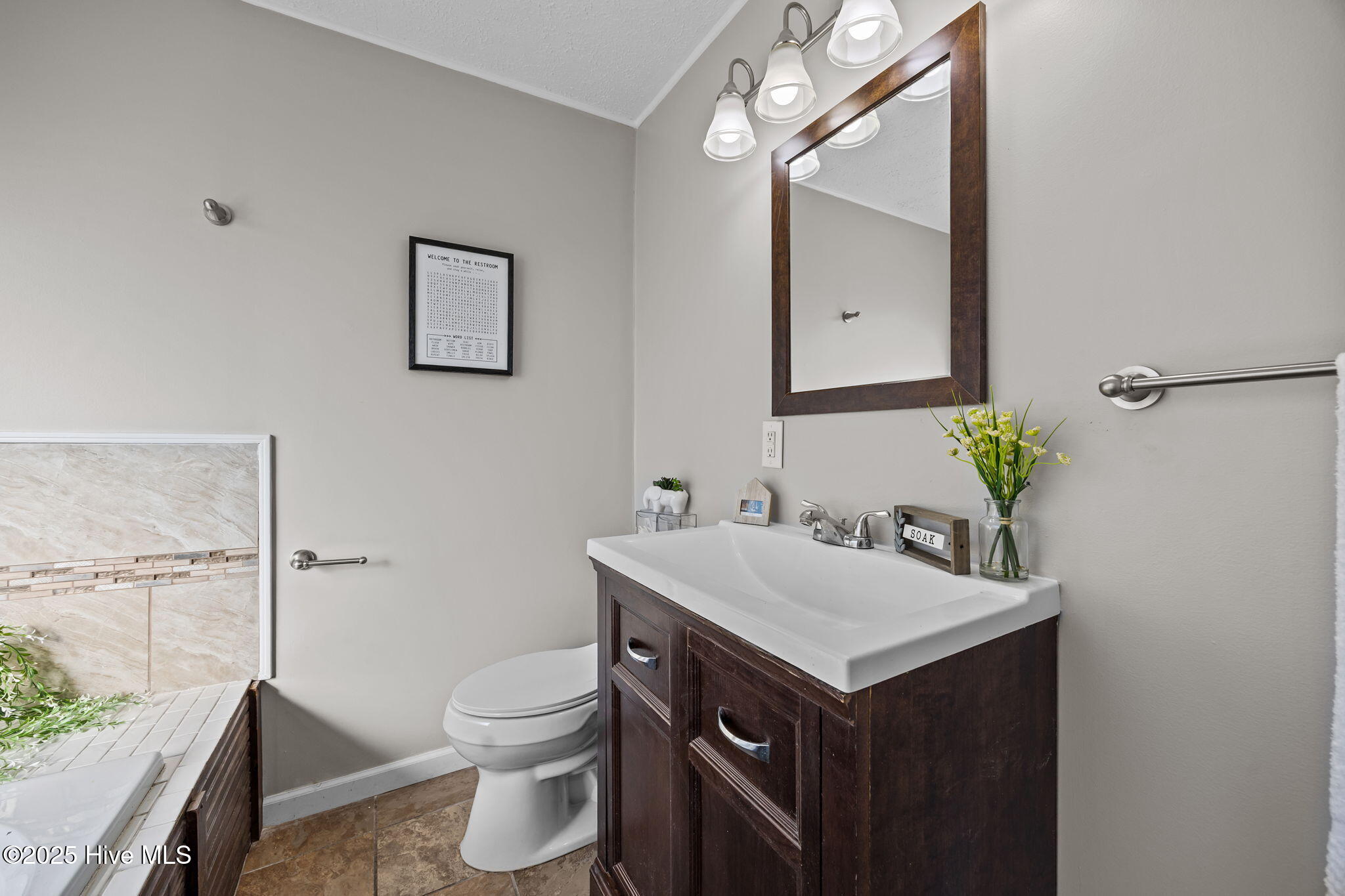 100543072 | Photo 15