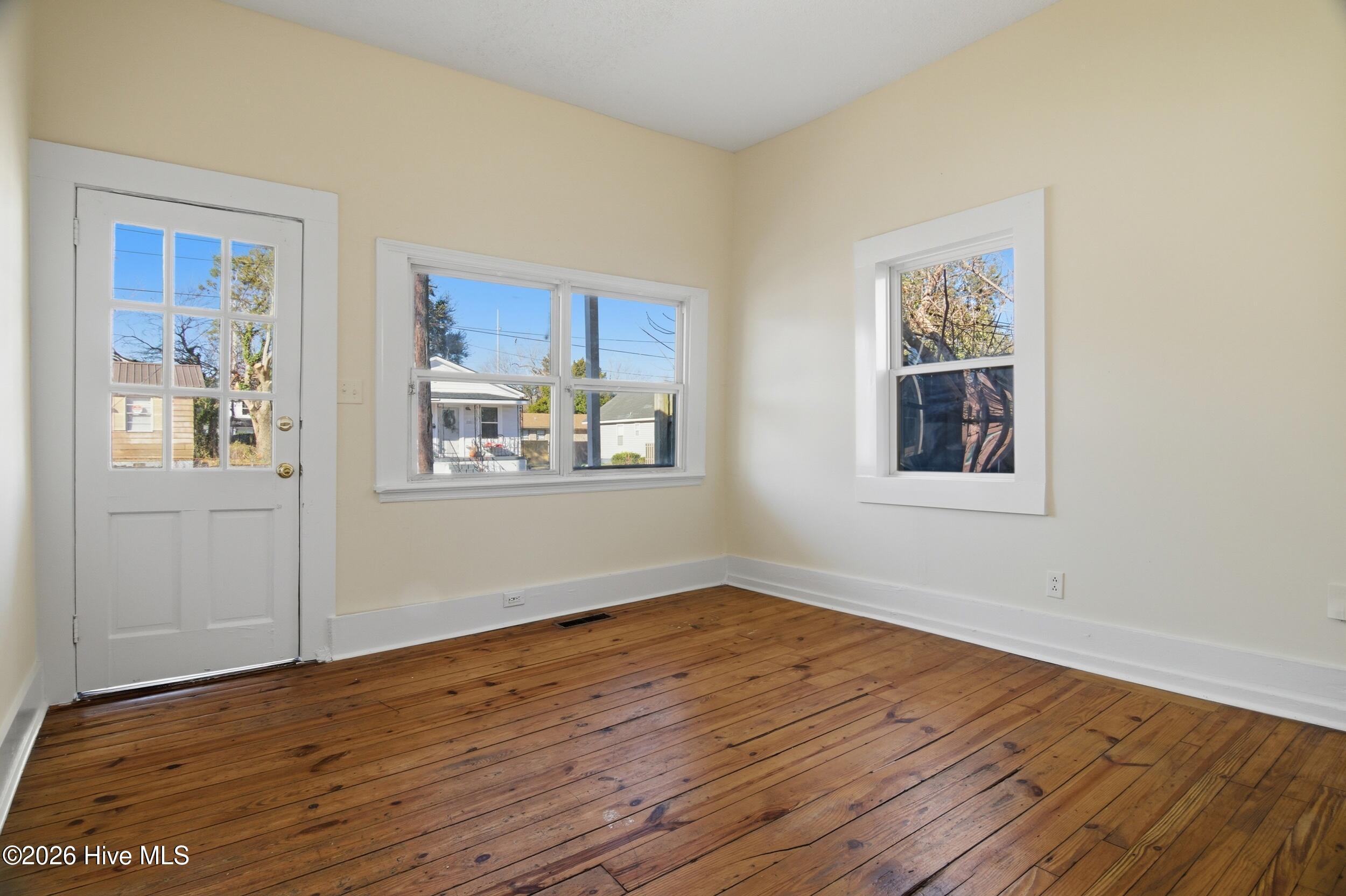 100558258 | Photo 10