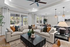 100569635 | Photo 11