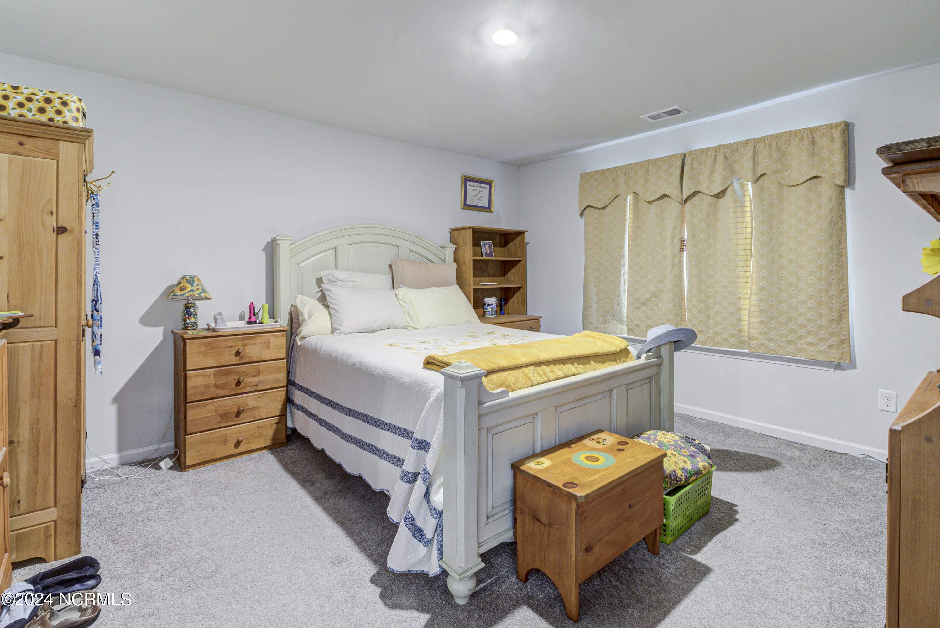 100563722 | Photo 19