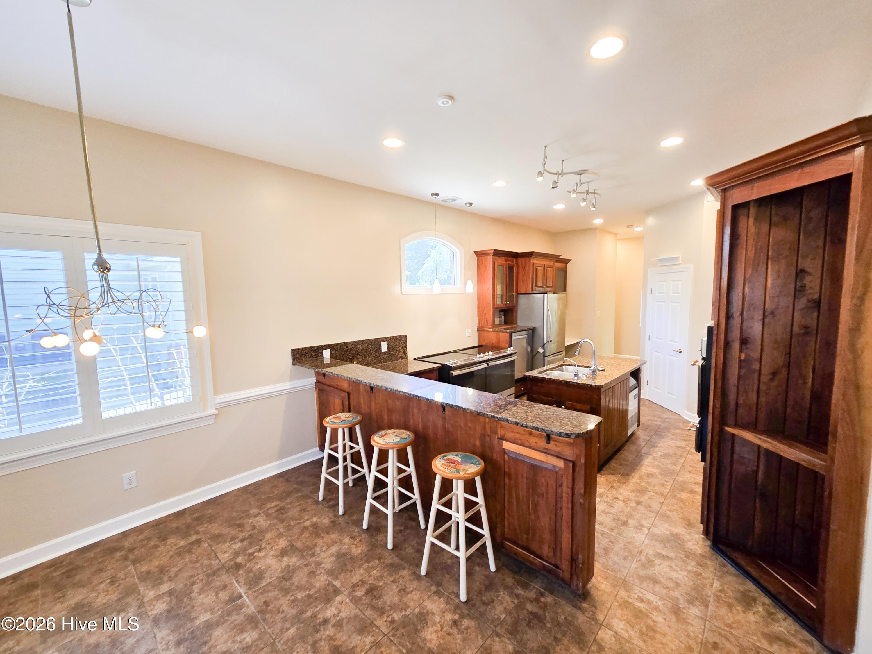 100558924 | Photo 13