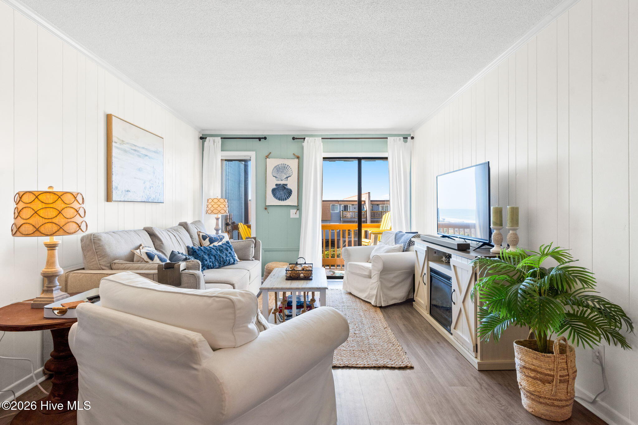 100559317 | Photo 15