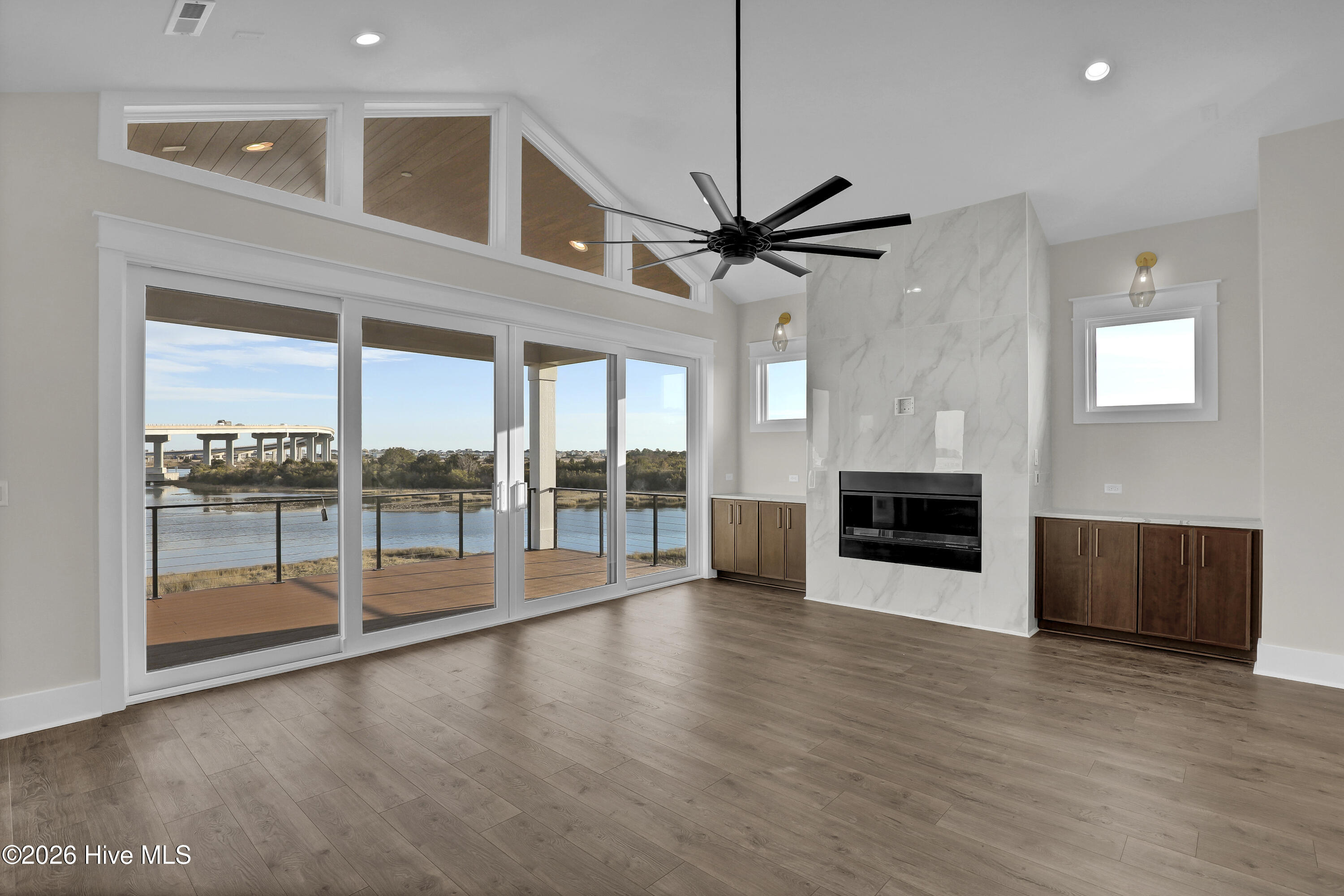 100556414 | Photo 13