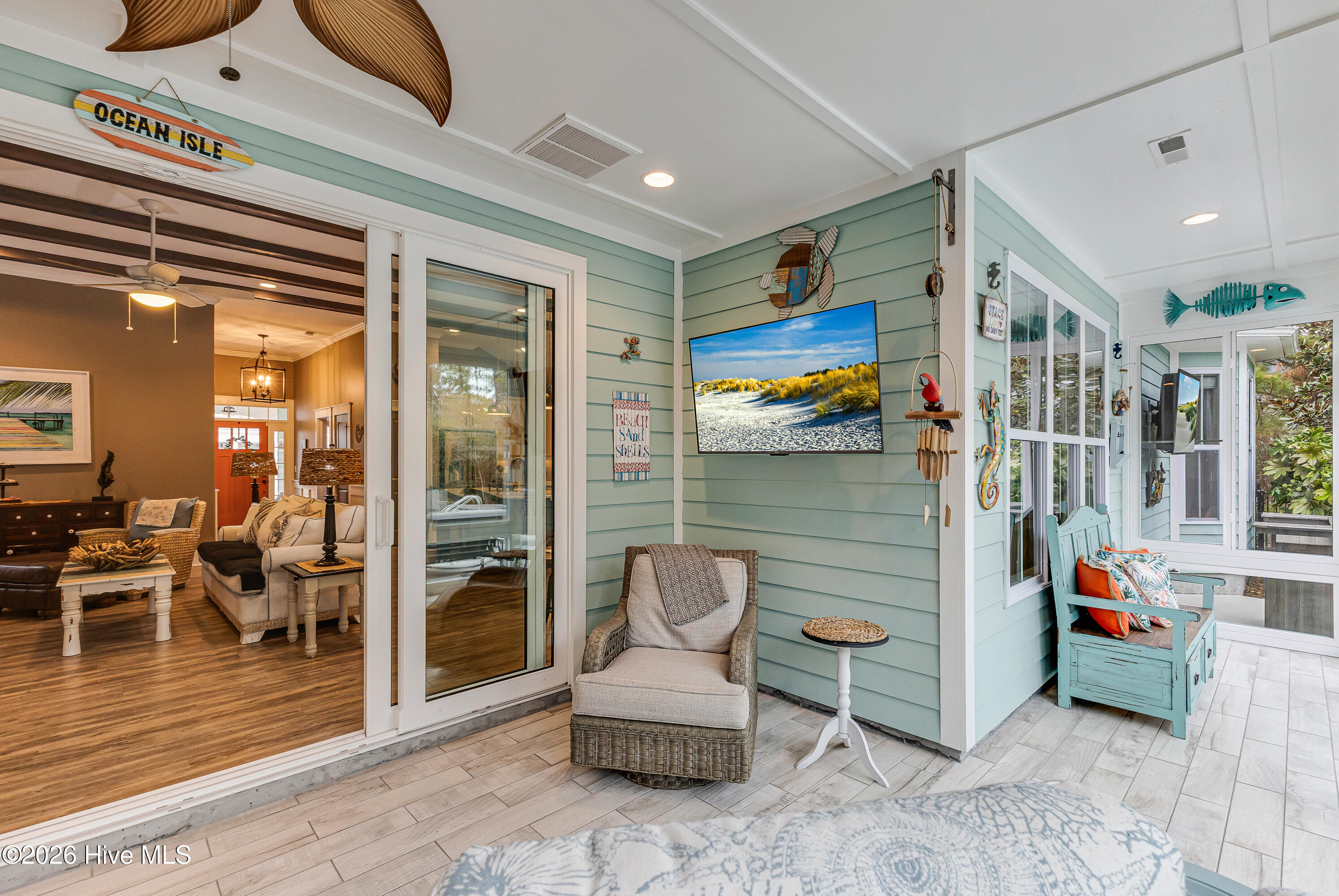 100551306 | Photo 19