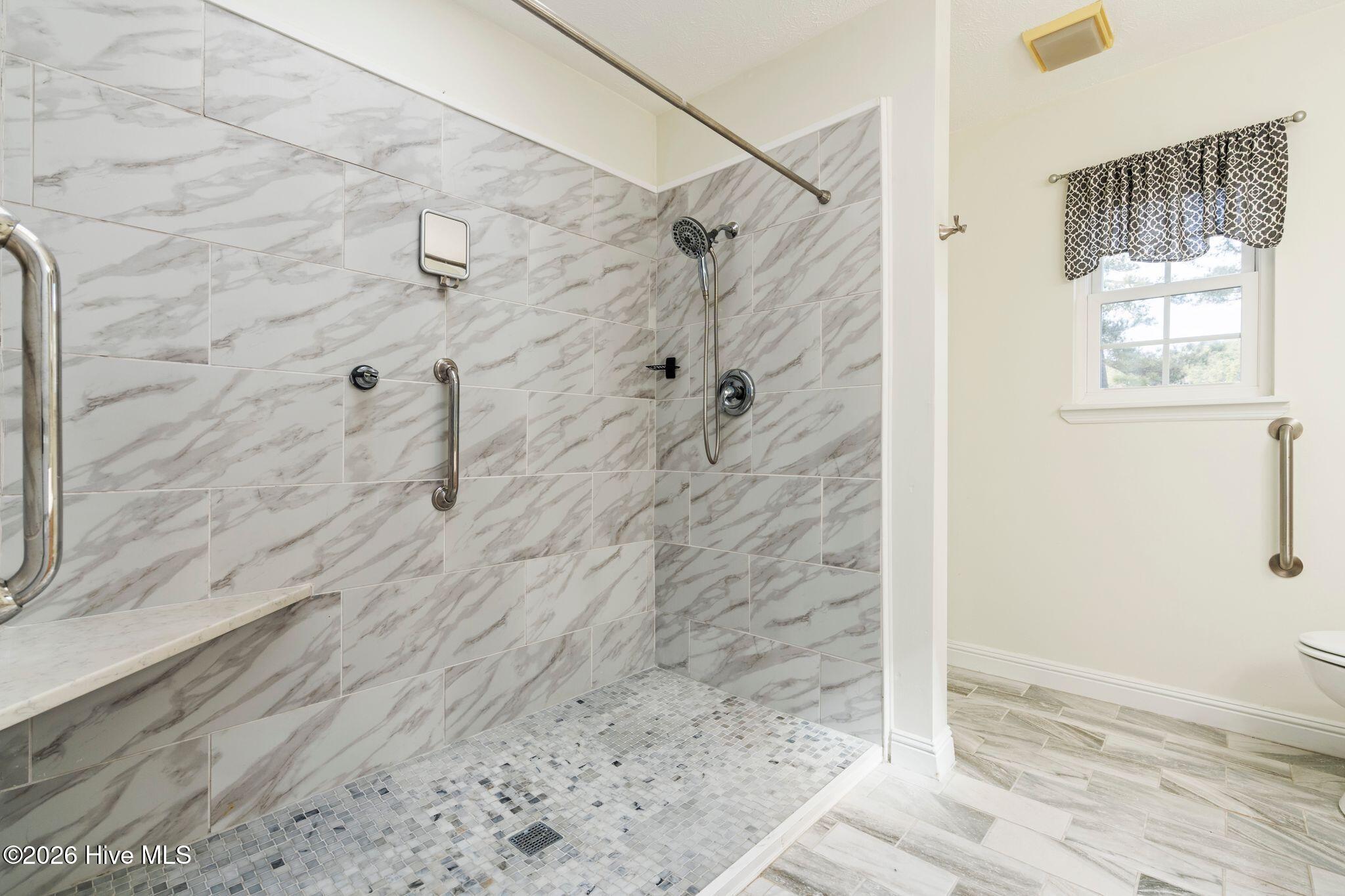 100550579 | Photo 28